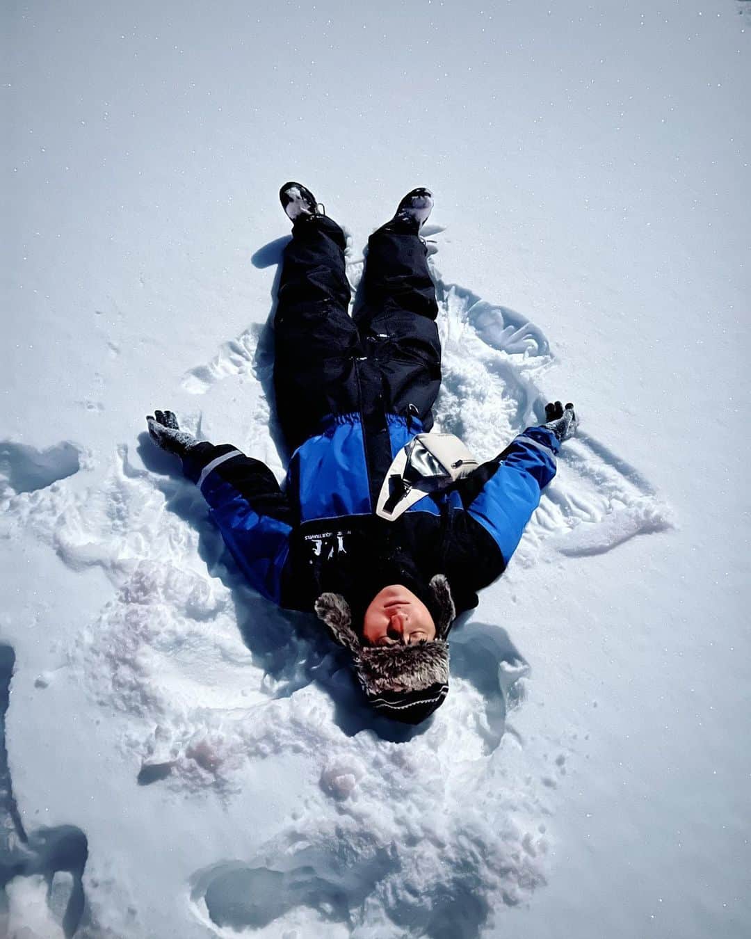 竹中雄大さんのインスタグラム写真 - (竹中雄大Instagram)「季節はもう春になるのに今真冬みたいな曲作ってる... (アーティストあるある)  北極行ったから次は南極に行きたい。」3月12日 20時42分 - yudai_vo