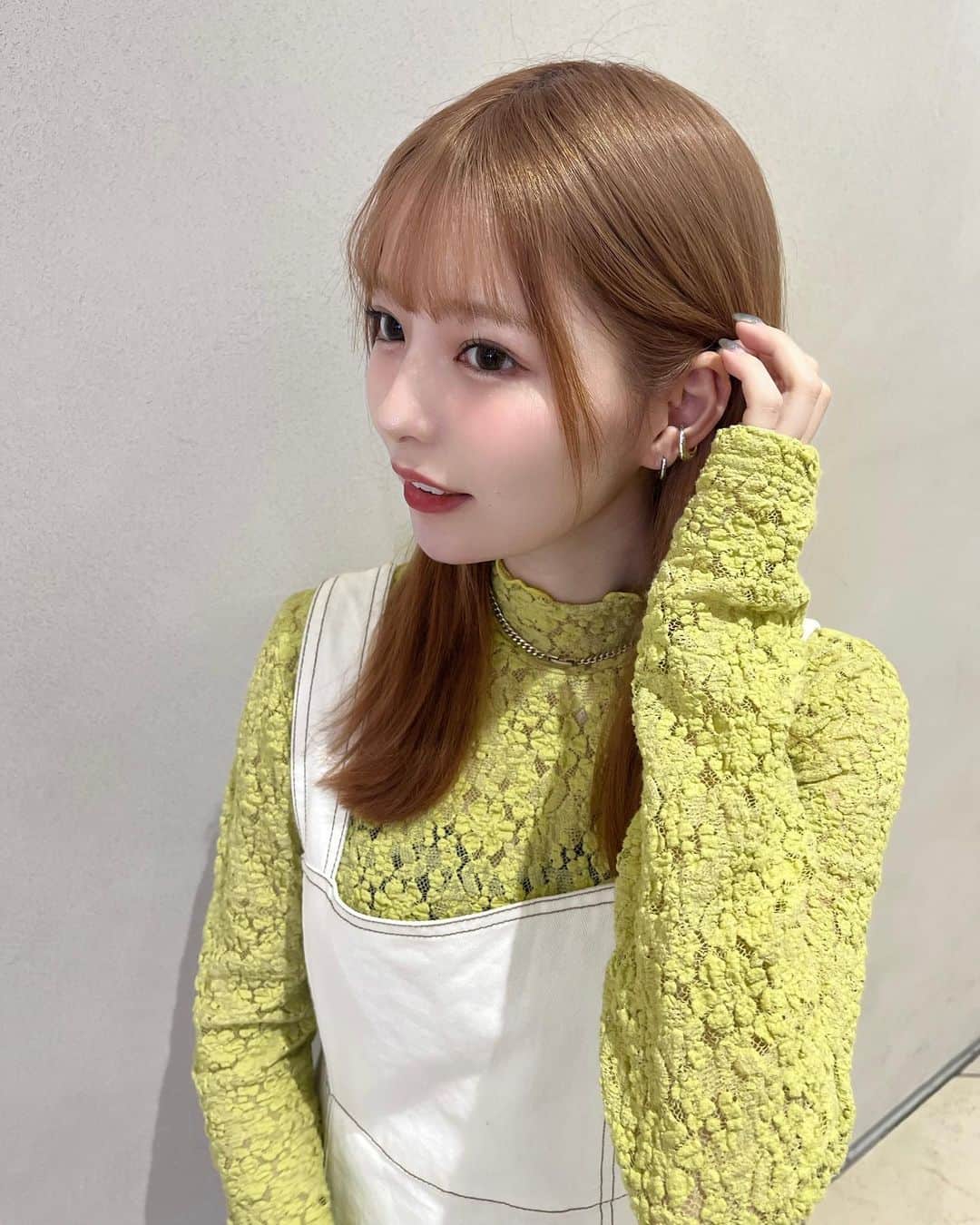 sarimaru(国木田さりまる)のインスタグラム：「3/11. 【AZUL BY MOUSSY】さん イオンレイクタウンkaze店にて リニューアルイベント開催ありがとうございました💭🌼  AZULさんの素敵なお洋服を着させていただきました！  とっても素敵なタイミングでお声がけいただき光栄でした🙏🏻💐  -----  直近の告知にも関わらず日程調整して会いに来てくださった皆様本当にありがとうございます😢🙏🏻 凄い遠方から来てくれた方、何年も前から知ってて初めて会いに来てくれた方、いつもリプやDMで沢山応援してくれててやっと会えた方、色んな方に会えて凄く幸せな時間でした😭💐  1時間という短い時間でもっともっとお話ししたかったけど、また会える機会を楽しみに頑張ります🫶🏻🪄  長くなりましたが、皆様ありがとうございました🥰  #azulbymoussy」