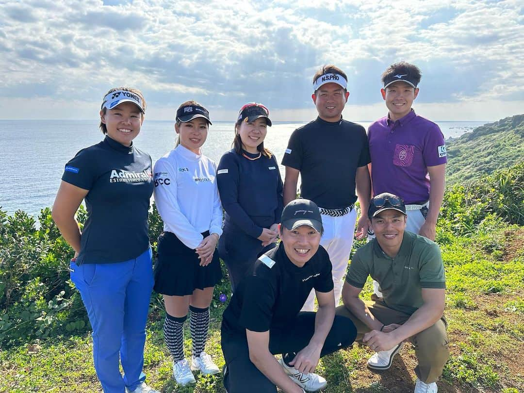 宮里美香のインスタグラム：「*** 2023年  Team 勇太 ゴルフキャンプ⛳️ inオーシャンリンクス宮古島 今年は、夫婦で参加させていただきました！！  今年は、天候が良くて毎日が最高でした😎✌️  産後初めてのラウンドでした！なんと9ヶ月ぶり🫢 久しぶりのラウンドは楽しかったです😆♪  トレーナーさん @progress_shirozu_training に 宮古島まで来てもらい、身体のチェックを含めて軽めのトレーニングをしたり出来たのがとても良かったです！  今年も素晴らしい環境で、 練習できたことに感謝です🙏  オーシャンリンクス宮古島、 ゴルフ場関係者の皆様、 大変お世話になりました。 ありがとうございました！！  勇太さん、今年も参加することができて嬉しかったです！ 何から何まで、お世話になりました😭 本当にありがとうございました🙏  しんじ、はるか、なゆちゃん 色々とありがとうね🤗 みんなと一緒に練習できてとても楽しかった！！  クラブ調整などをしてくれた恒平さん、 ありがとうございました！！  宮古島まで一緒に行ってくれた、 旦那さん、そして息子の面倒を見てくれた母にも感謝です🥺  これから復帰に向けて、少しずつ、ゆっくりと身体を動かしていきたいと思っています！ママさんゴルファー頑張ります🤗  #golf #oceanlinksmiyakojima  #2023 #team勇太  #宮古島合宿 #ゴルフキャンプ  #産後初 #ラウンド  #最高の環境に感謝  #ありがとうございました  #ママさんゴルファー」