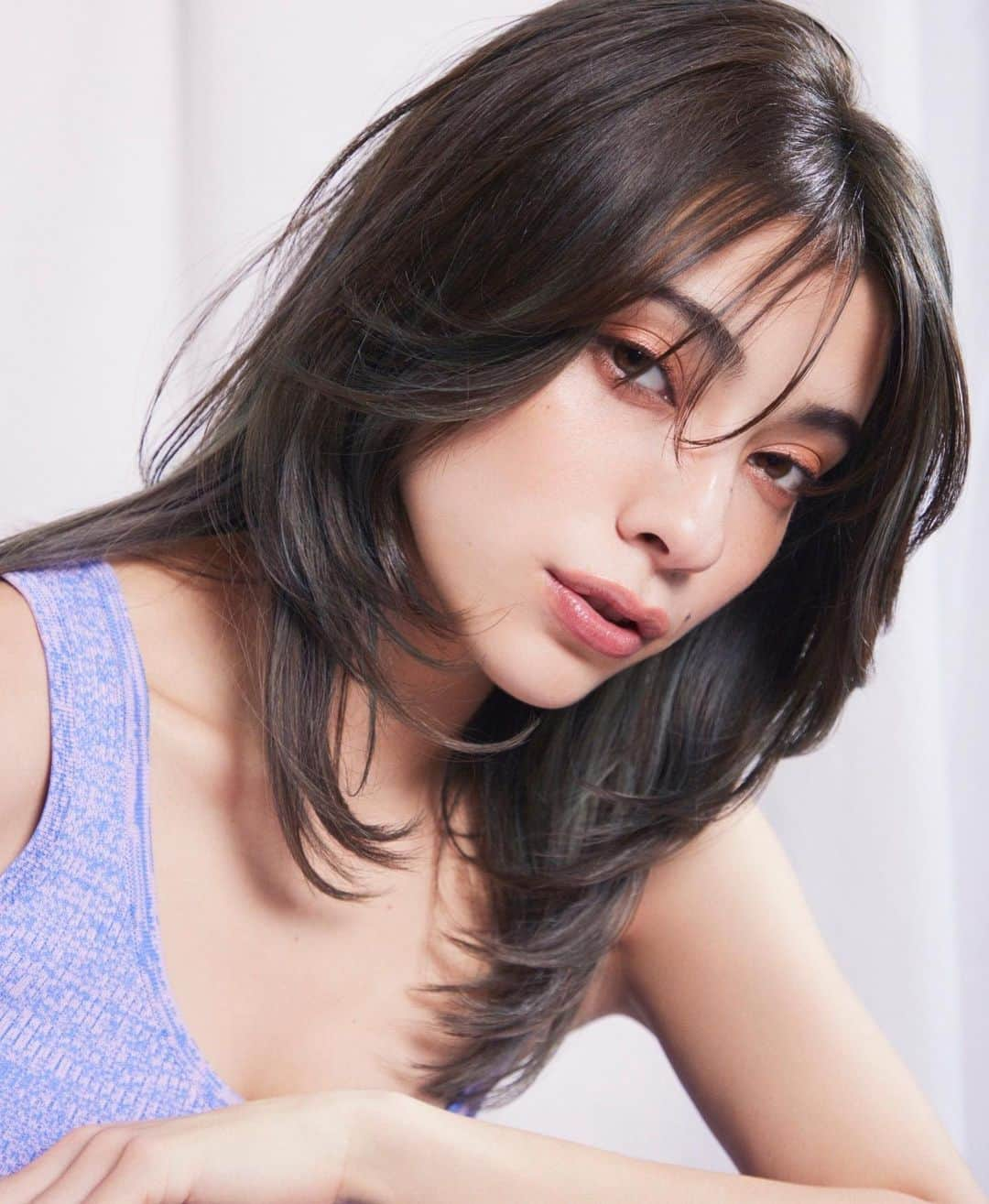 塚本バンブー柚子のインスタグラム：「この度は　@wellapro_japan illumina color 2023のvisualをさせて頂きました、探してみてね〜😚🍇💜   Ph. @bun5o  Sty. @shinosuganuma  Hair. @_cardcaptorsayaka_  Make. @annashimazaki.com77」