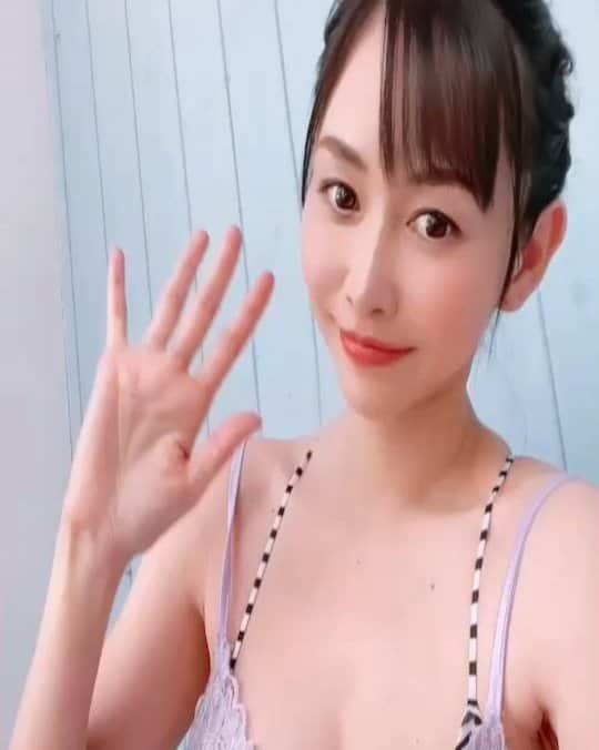 杉原杏璃のインスタグラム：「トレカオフショット📸とイベント情報  皆さんこんばんは🌠  連日WBCで夜は楽しいですね⚾️❤️   野菜などの食材は🥬いつもお家に届くようにしてるんですが... 毎晩のWBCのおかげで、仕事が終わると直帰する日々が続いてるので 冷蔵庫の中身がなーーーいw  ちょっと遠出して🚗💨  ショッピングモールで冷蔵庫パンパンに食材を買っておきました♫♫  これでしばらく籠城できるわ🏯❤️  ただ...日曜日のショッピングモールをなめてました 人人人でエネルギー吸い取られました  今夜は作るのやーめた  オフショット📸✨  トレカイベントは  🟡①【 開催日 】 2023年4月29日（土）  【時間・場所】 16:00～ ソフマップAKIBA アミューズメント館8F (秋葉原)  🟡②【 開催日 】 2023年5月28日(日) 【時間・場所】11:45～ 書泉グランデ (神保町)  行います❤️ 久しぶりにグラビアでお世話になっていた会場でお待ちしてます✨ ⬇︎⬇︎ https://tic.jp/user_data/sugihara25_event_info  杉原杏璃の投資アカデミー　【入門講座】📈 4月から開講の🎓第2期　無料説明会  3月は...  ＜リアル無料説明会　東京会場＞ 🟡3月21日（火・祝）⏰13:00〜14:30  ＜無料説明会　ZOOM生配信＞ 🟡3月17日(金) ⏰19:00〜20:00  あります  他の日にちも収録配信のものが放送されています 下記よりオンエアの時間帯⏰ご確認ください✨  無料説明会にはこちらからお申込みください⬇︎ https://landing.sugiharaanri-toushiacademy.com/  ※3月いっぱいでここのLINEブログでのブログ更新ができなくなります。  アメブロでは引き続きブログ更新していくので アメブロもよろしくお願いします。⬇︎ https://ameblo.jp/sugihara-anri/  #アメブロ #投資アカデミー #無料説明会 #資産運用 #NISA #トレカ #グラビア」
