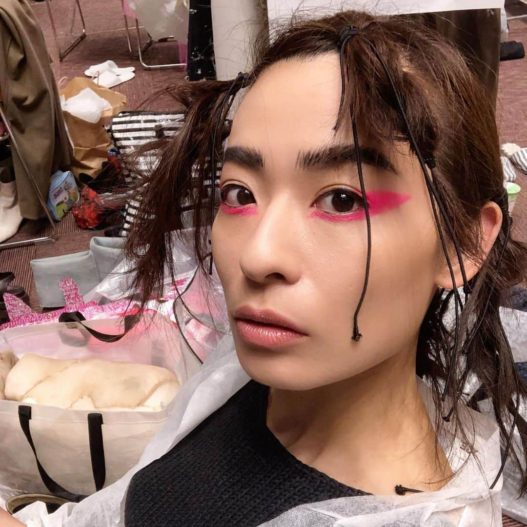 西山由さんのインスタグラム写真 - (西山由Instagram)「Fard à paupières rose」3月12日 21時07分 - jesuis_yui