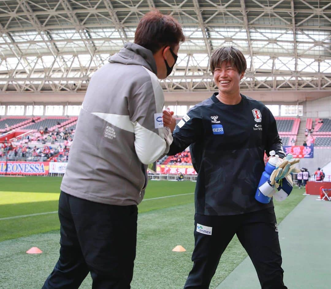 武仲麗依さんのインスタグラム写真 - (武仲麗依Instagram)「YogiboWEリーグ 第10節⚽️ vsノジマステラ神奈川相模原 2-0で勝ちました👏  WEリーグになってから 初フル出場😊 試合に出るからには何が何でも 無失点勝利したかっただけに 今日の勝利は嬉しいです!!  それと、たくさんストーリーやコメント ありがとうございます🙇‍♀️ いろんな人に復帰おめでとうとか おかえり〜って言って頂けるのが とても嬉しかったです☺️  試合に出るためにリハビリを頑張ってきて良かったなって 思えた瞬間でした💪 今まで支えてくれたドクターやトレーナーには 感謝しかないです🙇‍♀️  今日もたくさんの応援📣 ありがとうございました!!  #YogiboWEリーグ #Yogibo #アイナック神戸 #INAC神戸」3月12日 21時56分 - tknkrei18