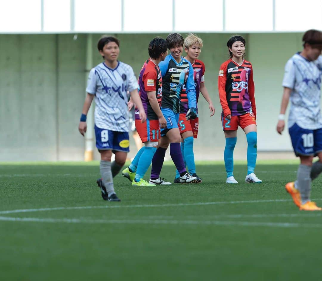 武仲麗依さんのインスタグラム写真 - (武仲麗依Instagram)「YogiboWEリーグ 第10節⚽️ vsノジマステラ神奈川相模原 2-0で勝ちました👏  WEリーグになってから 初フル出場😊 試合に出るからには何が何でも 無失点勝利したかっただけに 今日の勝利は嬉しいです!!  それと、たくさんストーリーやコメント ありがとうございます🙇‍♀️ いろんな人に復帰おめでとうとか おかえり〜って言って頂けるのが とても嬉しかったです☺️  試合に出るためにリハビリを頑張ってきて良かったなって 思えた瞬間でした💪 今まで支えてくれたドクターやトレーナーには 感謝しかないです🙇‍♀️  今日もたくさんの応援📣 ありがとうございました!!  #YogiboWEリーグ #Yogibo #アイナック神戸 #INAC神戸」3月12日 21時56分 - tknkrei18