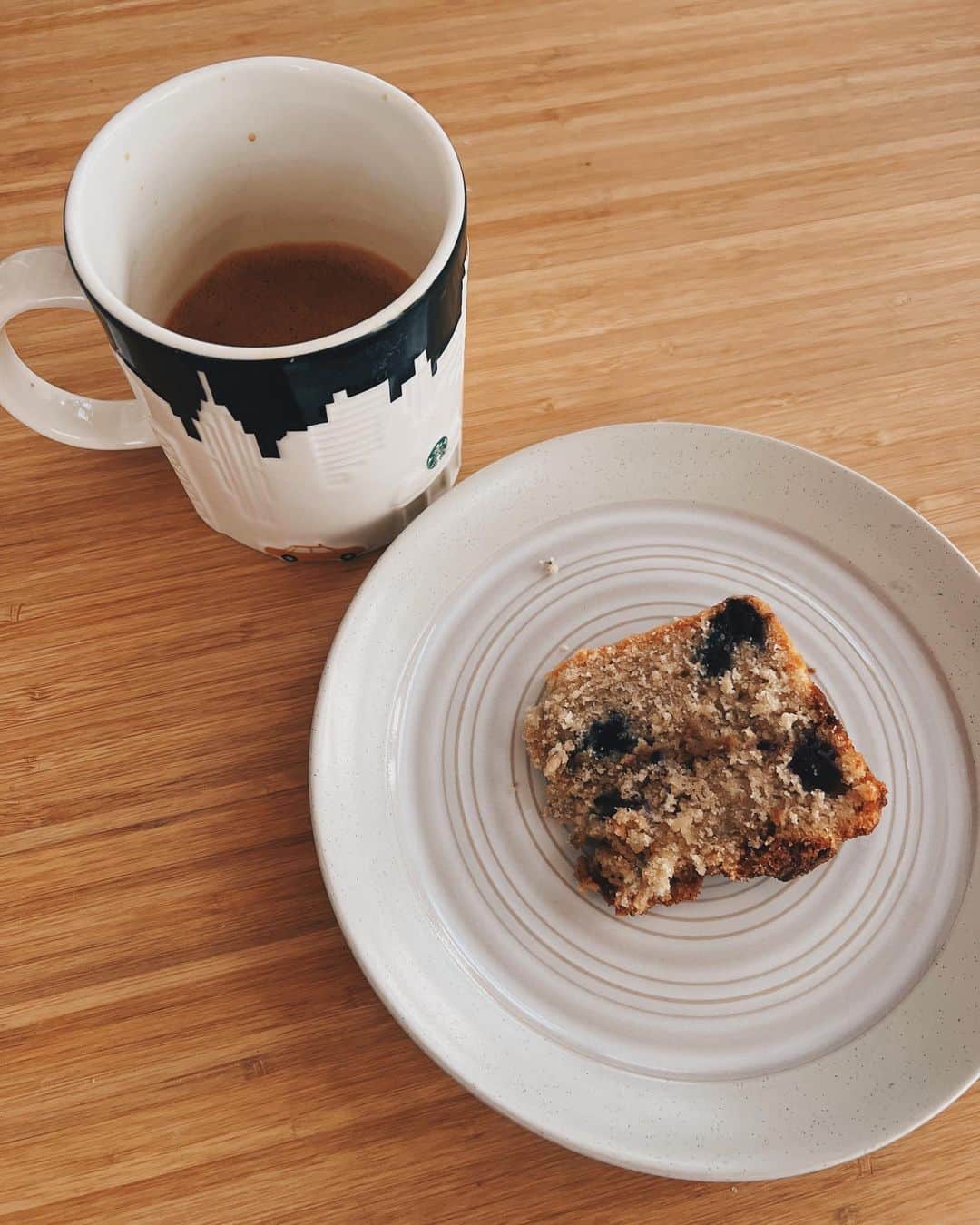 Kalyn Nicholsonさんのインスタグラム写真 - (Kalyn NicholsonInstagram)「a little bit of life lately mixed with a dash of wisdom and a sprinkle of soon to be spring.   also the blueberry coffee cake I made this week.   happy Sunday! New vlog coming this week ✨」3月12日 22時14分 - kalynnicholson13