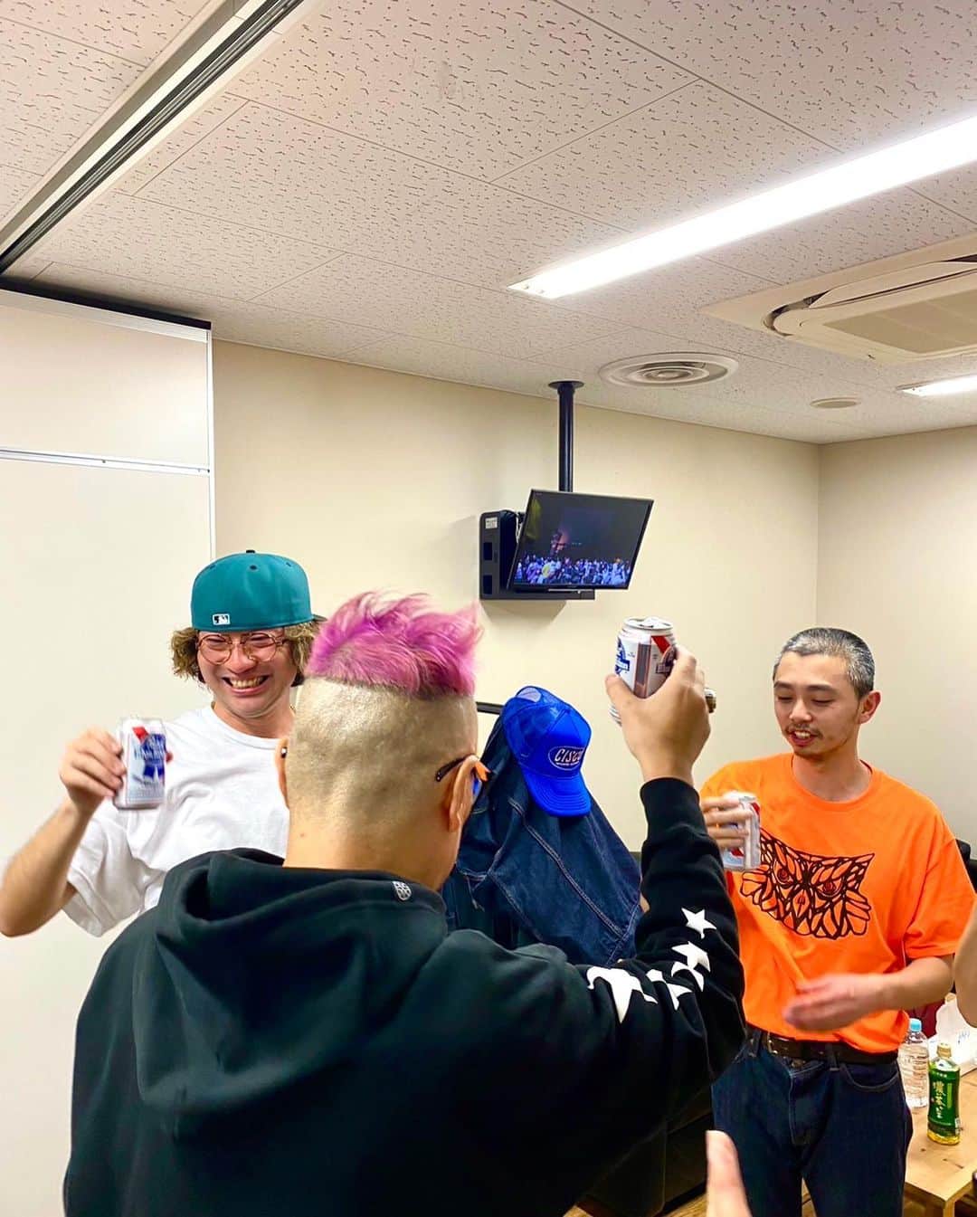 ZEN-LA-ROCKさんのインスタグラム写真 - (ZEN-LA-ROCKInstagram)「昨夜は間違いなくメモリアルでWONDERFULでクラシックスなSHOWでした🥹 FNCYも自分自身もココからが肝心‼️ 精進します🙇🏻‍♂️ 引き続き皆様何&卒DEF🤘🏽 . . . #fncywondershow #fncy #zenlarock #grina #鎮座dopeness #lifeiswonder」3月12日 22時07分 - zenlarock