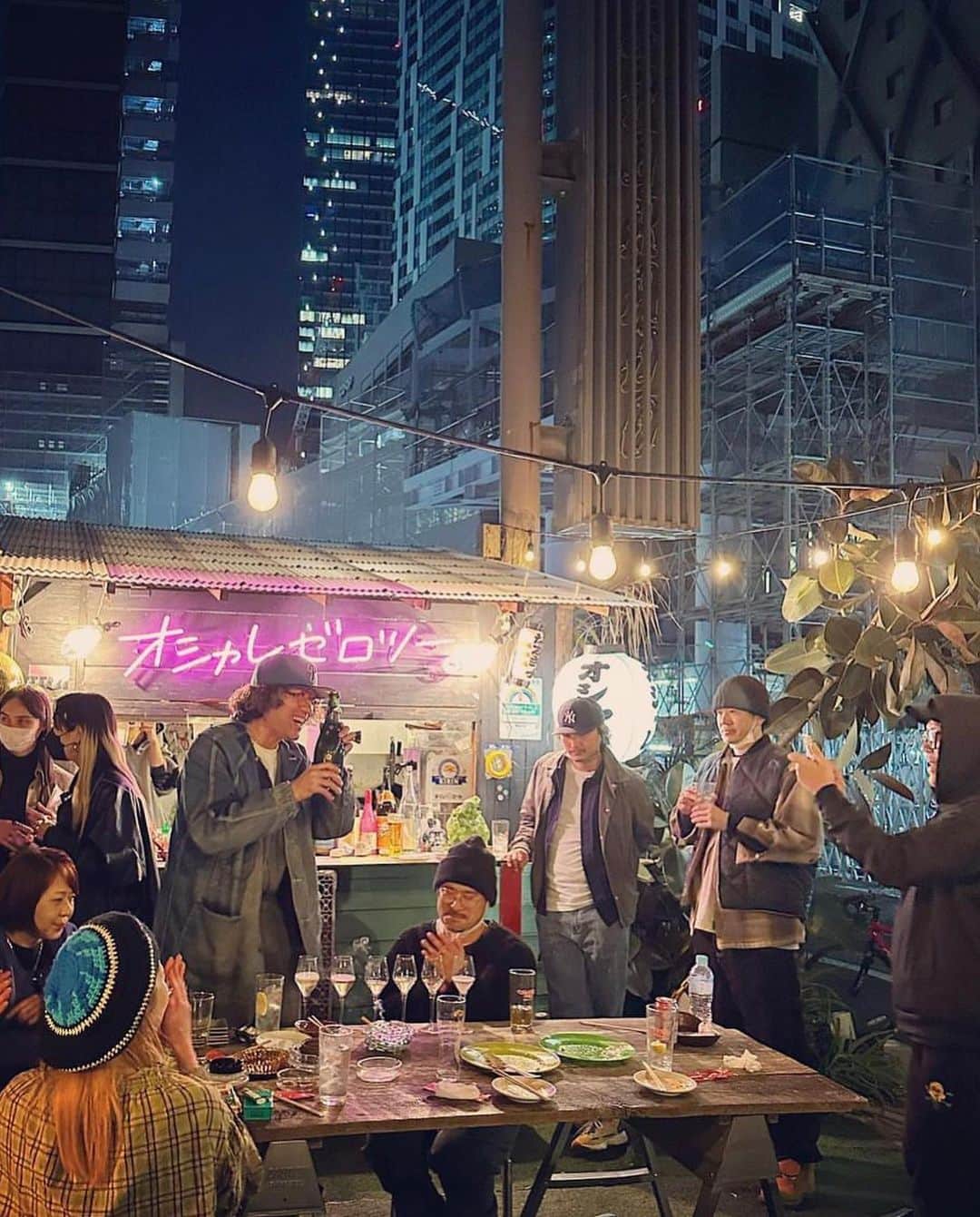ZEN-LA-ROCKさんのインスタグラム写真 - (ZEN-LA-ROCKInstagram)「昨夜は間違いなくメモリアルでWONDERFULでクラシックスなSHOWでした🥹 FNCYも自分自身もココからが肝心‼️ 精進します🙇🏻‍♂️ 引き続き皆様何&卒DEF🤘🏽 . . . #fncywondershow #fncy #zenlarock #grina #鎮座dopeness #lifeiswonder」3月12日 22時07分 - zenlarock