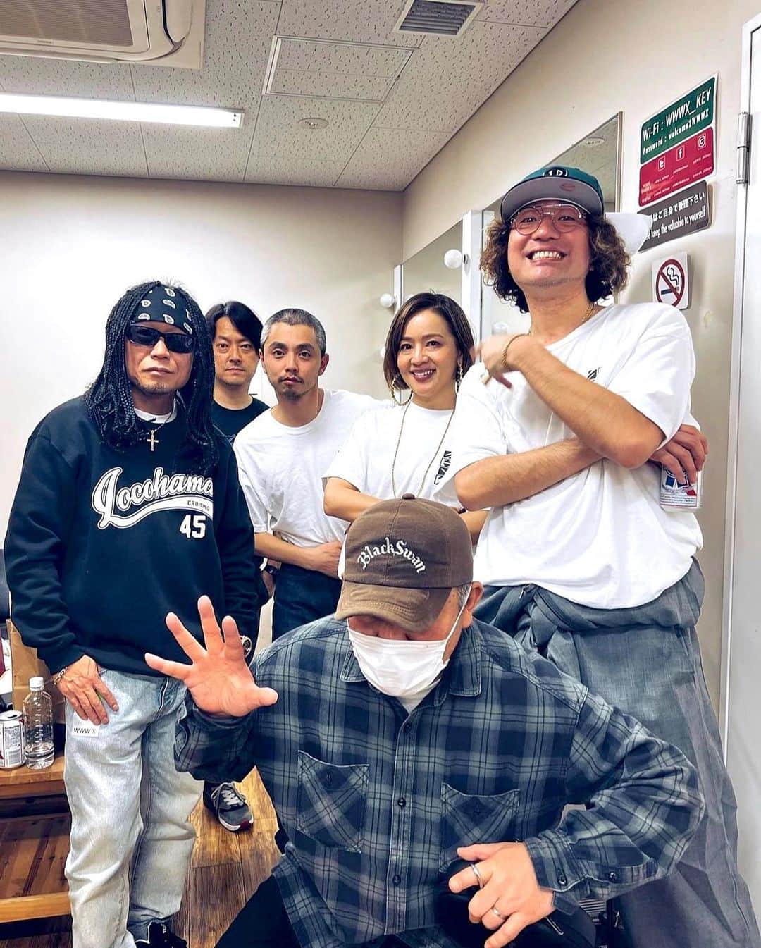 ZEN-LA-ROCKのインスタグラム：「昨夜は間違いなくメモリアルでWONDERFULでクラシックスなSHOWでした🥹 FNCYも自分自身もココからが肝心‼️ 精進します🙇🏻‍♂️ 引き続き皆様何&卒DEF🤘🏽 . . . #fncywondershow #fncy #zenlarock #grina #鎮座dopeness #lifeiswonder」