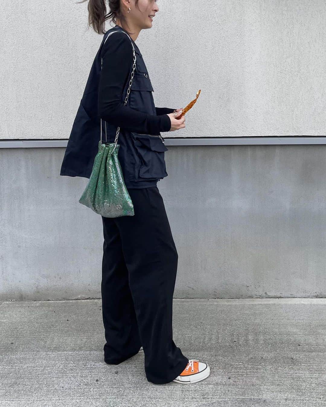松本瞳さんのインスタグラム写真 - (松本瞳Instagram)「日中あったかくて嬉しい🌱✨髪の毛すこし明るくしたので、春色の服にもチャレンジしたいと思いつつ安定の黒を選びがちです🎱」3月12日 22時17分 - hitomi.mats