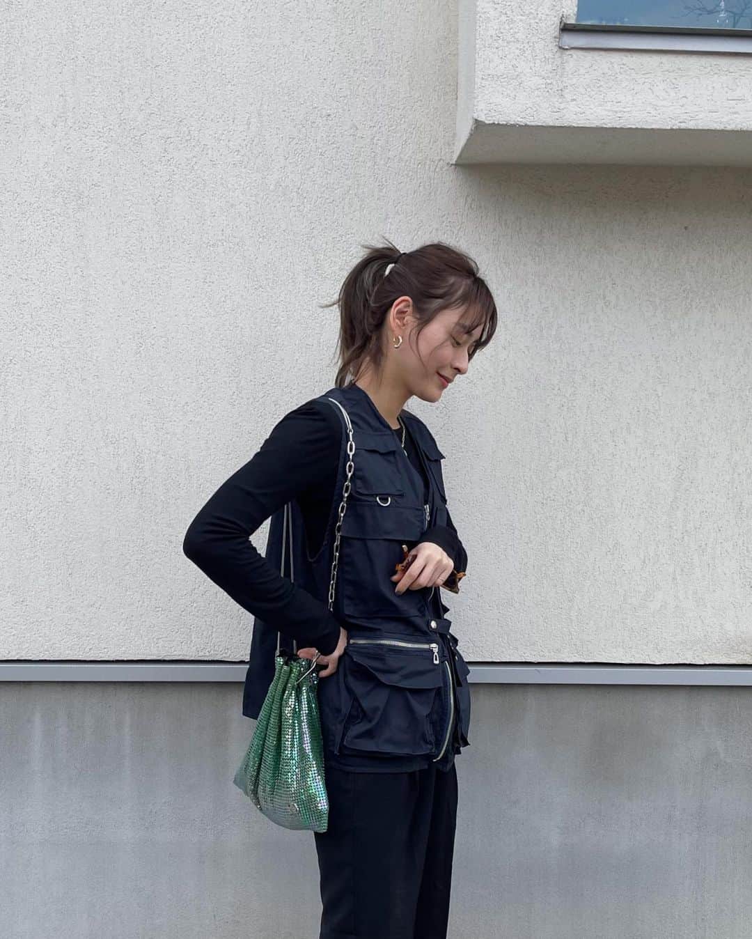 松本瞳さんのインスタグラム写真 - (松本瞳Instagram)「日中あったかくて嬉しい🌱✨髪の毛すこし明るくしたので、春色の服にもチャレンジしたいと思いつつ安定の黒を選びがちです🎱」3月12日 22時17分 - hitomi.mats