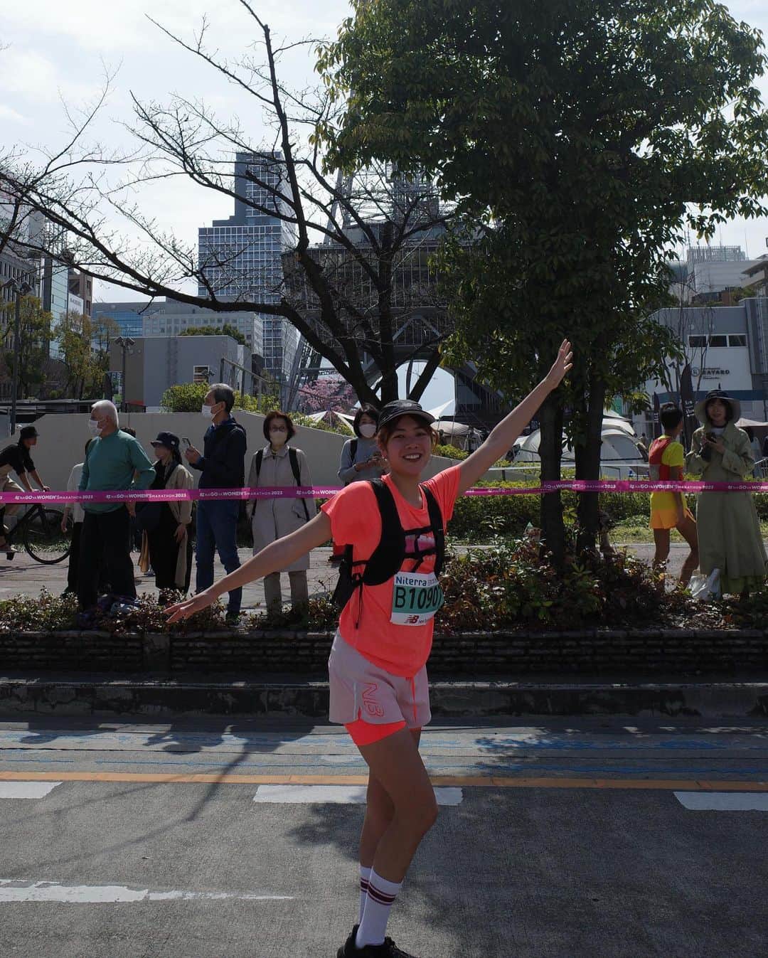 Asano Minamiさんのインスタグラム写真 - (Asano MinamiInstagram)「名古屋ウィメンズマラソン2023 今年で7回目！今回はGOGIRL37名で参加して全員完走できました🥹👏🏻すごいねー！みんながいたから頑張れたよー！ありがとう♡  一緒に参加してた仲間達もみんな完走できたみたいで、よかった〜！  走ったみんなもすごいし、ボランティアのみなさんも、沿道の応援のみなさんも、運営スタッフさんも全員本当にありがとうございました。  走る直前は、また42.195km走るのかー！！って毎回思うけど、走り終わったら本当に楽しくて毎回色んなドラマがあって、やって良かったって必ず思うから、結局マラソンが大好きだ！って気持ちになります🏃‍♀️💘 いつもサポートしてくれるニューバランスチームのみなさん、本当にありがとうございます。  一緒に走ってくれた相方のゆうきちゃん、いつもありがとう！本当に本当に頑張ったね！  私は、はやく足の怪我をなおしてこれからも走り続けたいと思います😼  みなさんお疲れ様でした！  #newbalance  #Runyourway #あなたのまま走ろう #名古屋ウィメンズマラソン2023」3月12日 22時17分 - minami_asano