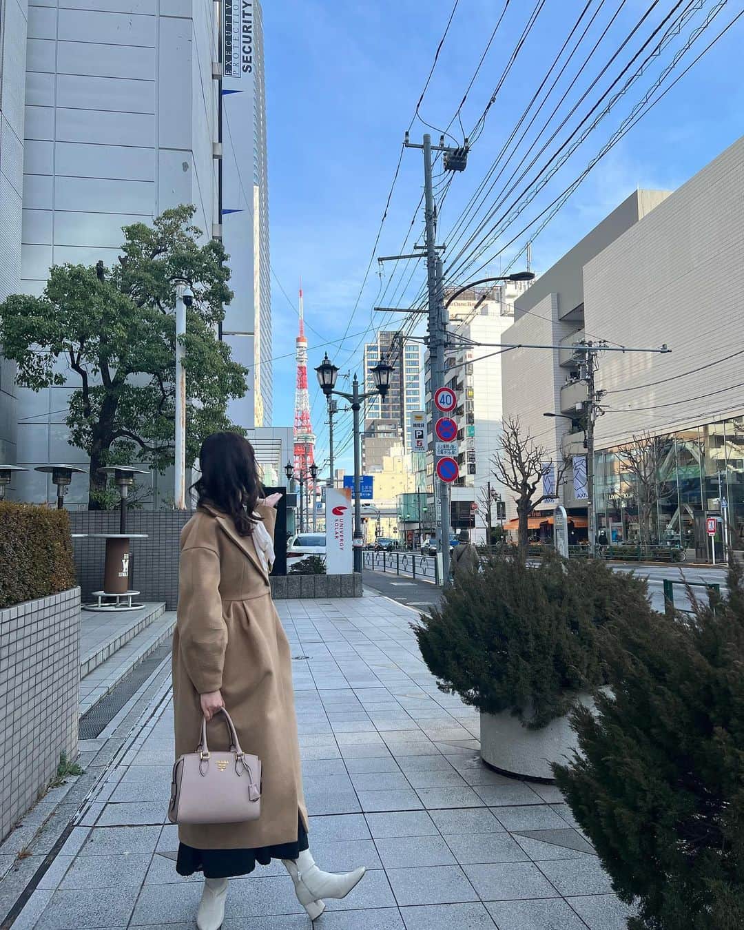 林歩楓のインスタグラム：「ずっとあげ忘れてた！ このコートお気に入り🤍  #グラドル #グラビア #グラビアアイドル #グラビアモデル #グラドル自画撮り部 #水着 #撮影会 #撮影 #アイドル #モデル #gravure #写真 #水着 #gravureidol #gravuremodel #japanese #japanesegirl #japan #インスタグラビア #ビキニ女子 #sexy #style #カメラマンさんと繋がりたい #カメラマン募集 #カメラ好きな人と繋がりたい #撮影会の女神さま #撮影会モデル #林歩楓」
