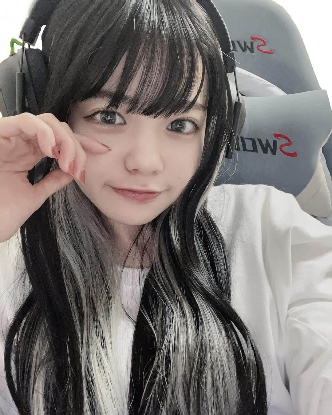 大塚美波のインスタグラム：「髪の毛伸ばしたい。ロングにしたい。って最近こればっか言ってる気がする笑 ちなみにコれウィッグです。」