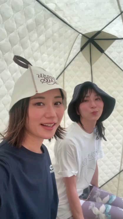 岸田彩加のインスタグラム：「【福島県川内村で大自然テントサウナ⛺】 大自然の中でテントサウナが楽しめる🐟川内村の新しいアクティビティをプレ体験✨ ・ 自分で薪を入れることもできるし、ロウリュもできるし、水風呂は川だしで、最高でした🥺🥺❤️ ・ ととのい椅子も完璧✨🪑仲良しのお友達@hitomihappygirl1026 (最近アナウンサウナー仲間💕)とゆっくりおしゃべりしながらサウナに入れるなんて幸せすぎます🥳 ・ こちらではサップの体験もできるそうです！🏄サップも大好きだから、次はサップ→サウナのコースを体験したいです✨ ・ 4月頃から始まるそうなのでお楽しみに😍😍 ・ #hamadori_mania #ハママニ #浜通り #福島県 #ふくしま #fukushima #hamadori #SONGOFTHEEARTH3.11 ＃川内村 #テントサウナ @hamadori_mania_fukushima」