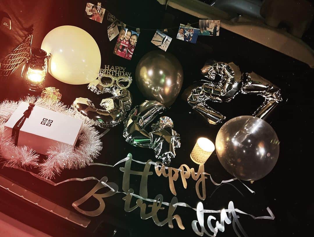 狐塚美樹さんのインスタグラム写真 - (狐塚美樹Instagram)「Shiのbirthday🥳🤍ｵﾒﾃﾞﾄちゃん🎂👏🏼😛誕生日に一緒にいれて最高！そして私も祝ってもらっちゃった🥹いつもお世話してくれるお姉さんたちに感謝🥲🥰ﾕﾘｵﾝﾆ色々ありがとっ🙏🏻」3月12日 22時50分 - ____mikty