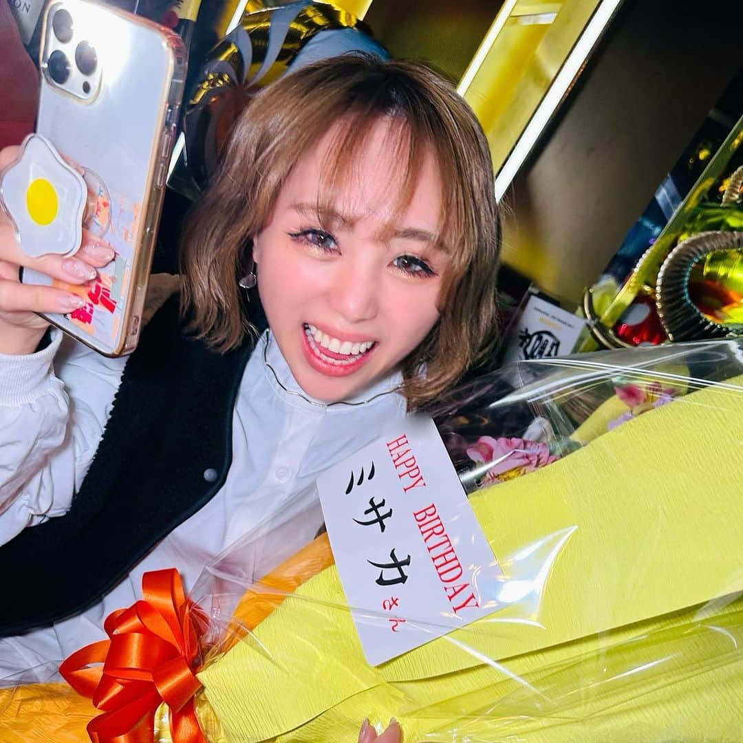 MIRIさんのインスタグラム写真 - (MIRIInstagram)「私の誕生日は3/17✨  誕生日祝ってもらえるのは何歳になっても嬉しい🥰 (前祝いだけど)  でも歳はとりたくない  #ミサカミロイ #またひとつ歳を取ろうとしています」3月12日 23時00分 - misaka_milloy