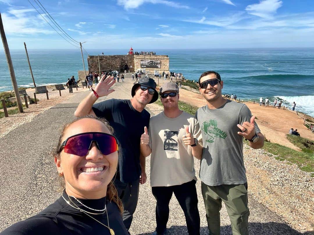 カリッサ・ムーアのインスタグラム：「Beautiful day to check out Nazaré for the first time 😎」