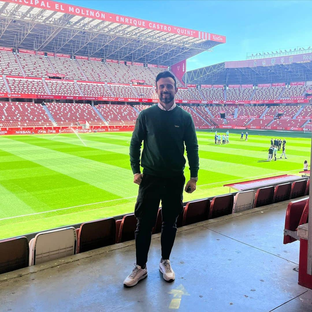 フランシスコ・モリネーロのインスタグラム：「📍@realsporting - @c.d.mirandes  @antoniolopez3 ⚽️」