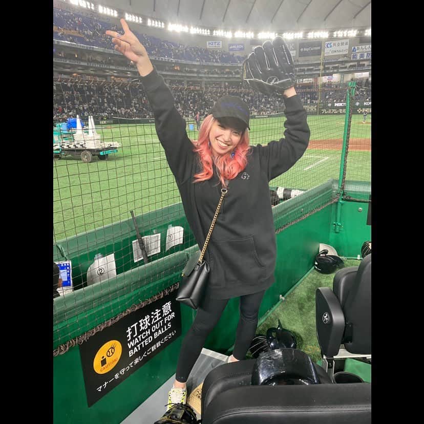 ダンドイ舞莉花のインスタグラム：「日本🇯🇵vsチェコ🇨🇿  最高だったーー！！！⚾️  Thank you Ryo!! @rt.iii   We had such a blast!!!!!🙌🏻  #wbc #wbc2023 #worldbaseballclassic #worldbaseballclassic2023 #japan #czechrepublic #baseball #shoheiohtani #大谷翔平 #野球 #homerun #エキサイトシート #すごすぎ」