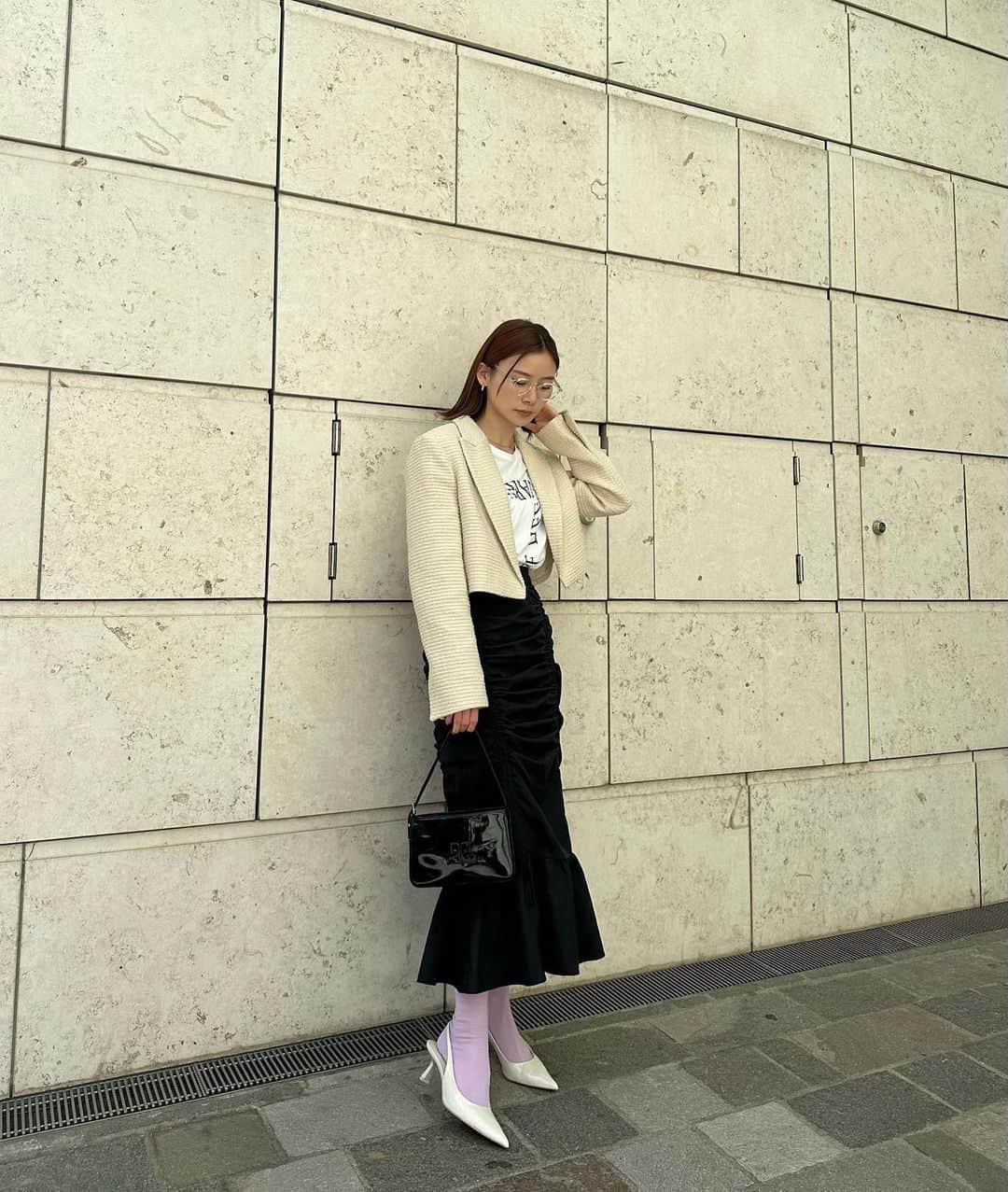 朝日奈央さんのインスタグラム写真 - (朝日奈央Instagram)「#あさひ私服   珍しくこんな気分だった🦢🌸 いつもスタイリストさんが可愛いカラーソックスを合わせてくださるのを見て、真似して取り入れてみたよ☺️」3月13日 0時17分 - pop_step_asahi