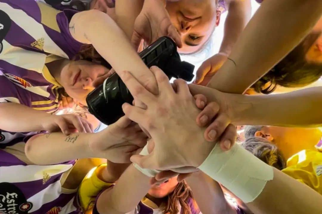 ロナウドさんのインスタグラム写真 - (ロナウドInstagram)「Hoy es un día para la historia del @realvalladolid. Se ha jugado el primer partido del @realvalladolidfemenino en Zorrilla, y lo hemos celebrado de la mejor manera posible los casi 12.000 blanquivioletas que han llenado el estadio y han disfrutado de una victoria por 3 goles a 0 💪  #LlenamosElJoséZorrilla」3月13日 0時30分 - ronaldo