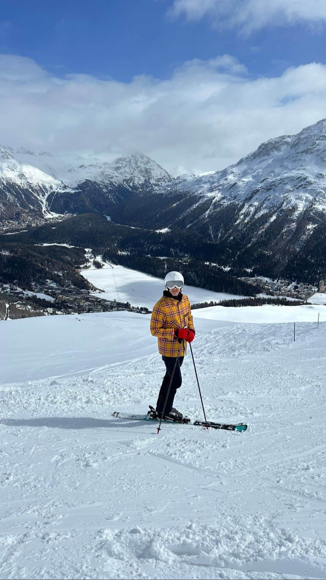 ヨハネス・ヒューブルのインスタグラム：「A few fun days of skiing with friends ⛷️」