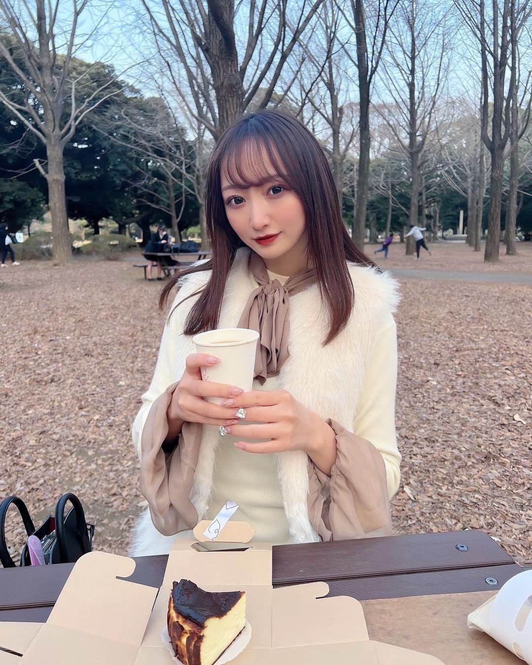 愛森ちえさんのインスタグラム写真 - (愛森ちえInstagram)「* * 代々木公園でピクニックした🧀 * * * * * * #アイドル #地下アイドル #idol #japaneseidol #japanesegirl #グラビア #gravure #グラビアアイドル #インスタグラビア #奶  #自撮り #自撮り女子 #粉我 #ビジョビ #ちえしふく #ootd #私服 #私服コーデ  #春服 #代々木公園 #ピクニック #おしゃピク #公園デート #デートコーデ #代々木グルメ #表参道カフェ #表参道ランチ #表参道グルメ #カフェ巡り #バスクチーズケーキ」3月13日 1時23分 - elsy__chie