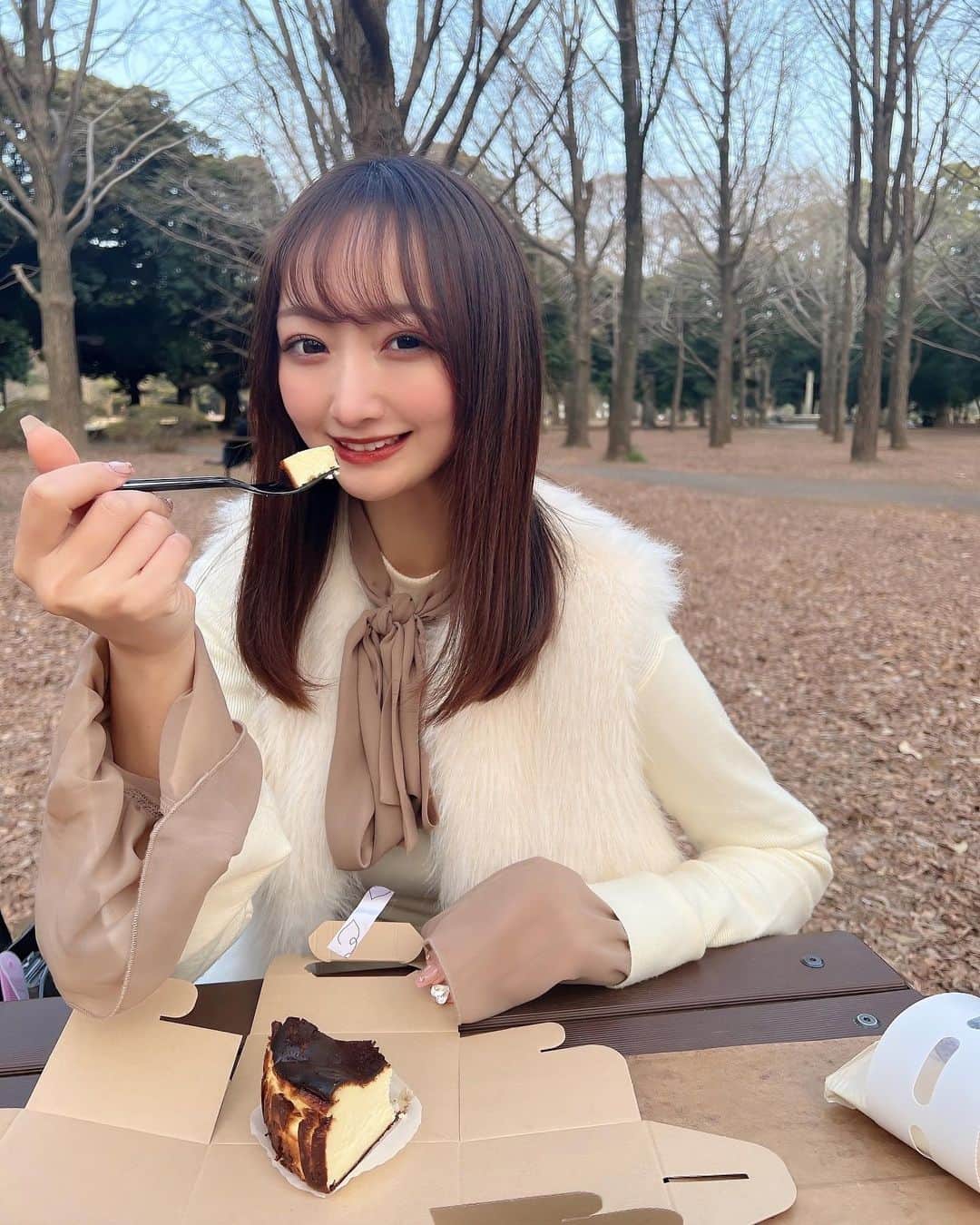 愛森ちえさんのインスタグラム写真 - (愛森ちえInstagram)「* * 代々木公園でピクニックした🧀 * * * * * * #アイドル #地下アイドル #idol #japaneseidol #japanesegirl #グラビア #gravure #グラビアアイドル #インスタグラビア #奶  #自撮り #自撮り女子 #粉我 #ビジョビ #ちえしふく #ootd #私服 #私服コーデ  #春服 #代々木公園 #ピクニック #おしゃピク #公園デート #デートコーデ #代々木グルメ #表参道カフェ #表参道ランチ #表参道グルメ #カフェ巡り #バスクチーズケーキ」3月13日 1時23分 - elsy__chie