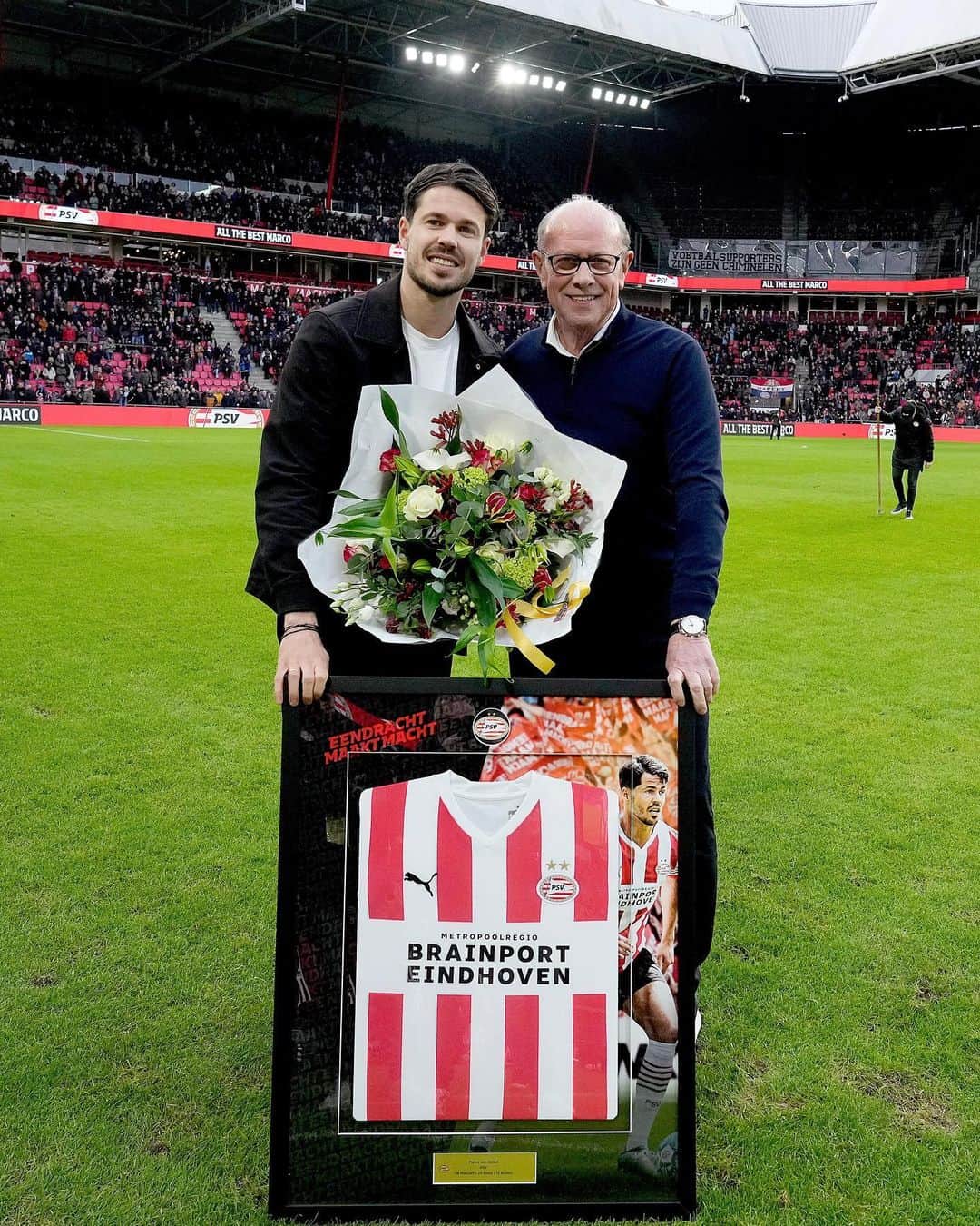 マルコ・ファン・ヒンケルのインスタグラム：「Afscheid van een echte PSV’er ❤️🤍」