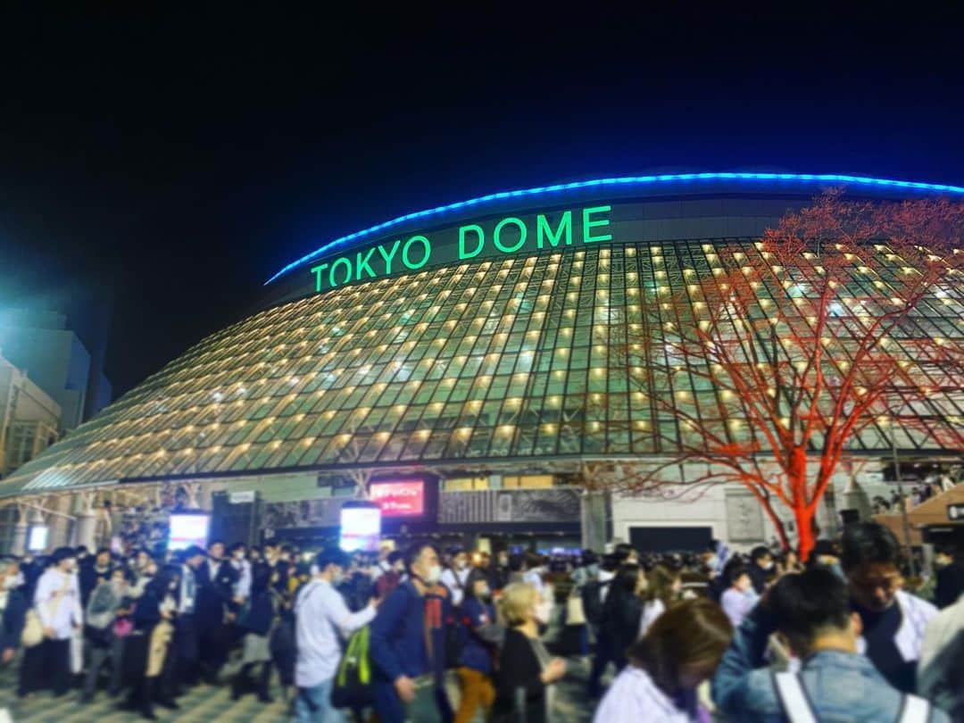 我謝レイラニのインスタグラム：「今でもあの日を思い出すとワクワクする( ´艸｀) 3月9日の日本vs中国の試合⚾️ 思うようにチャンスを決められないことが続いて少しヤキモキしたけど‥結果は8-1でした🥳ドームでみんな一丸となって応援するの楽しかったなぁ📣🥺✨ 昨年、ヤクルト戦を観に行った頃は‥声を出して応援しちゃいけなかったけど、今は声出せるようになってみんな頑張って応援してた٩(ˊᗜˋ*)و #wbc #worldbaseballclassic #日本vs中国 #侍ジャパン #運良く大谷先発♡ #先行販売でポチポチ頑張ったかいがあった(๑•̀ㅂ•́)و✧ そして日本戦の前のオーストラリアvs韓国の試合も最高だった！！ 好きな席で応援できるから〜しっかり目に焼き付けました😳！！笑 欲張りな私は、、大谷さんのホームランも生で観てみたいな🫣⚾️💕 大谷さんの2ベースヒット‥一瞬ホームランかと思ったのになぁ、、次回におあずけ〜！！  16日もしっかり応援するぞー📣٩(ˊᗜˋ*)و”♪」