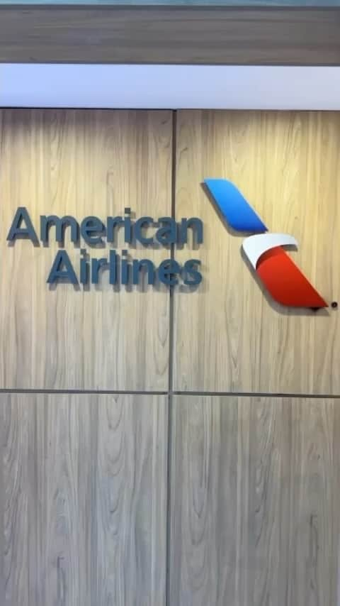 ブラント・ドーハティのインスタグラム：「I would literally live in the @AmericanAir business class cabin 😂. This is the best flight I’ve ever been on and waiting to board in the Flagship Lounge has set the bar high for traveling. I landed in Rio de Janeiro happy, rested, and ready to go! What jet lag? #AmericanAirPartner」