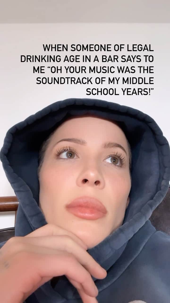 Halseyのインスタグラム：「when you guys get older, SO DO I !!!! Very rude of you to do that.」