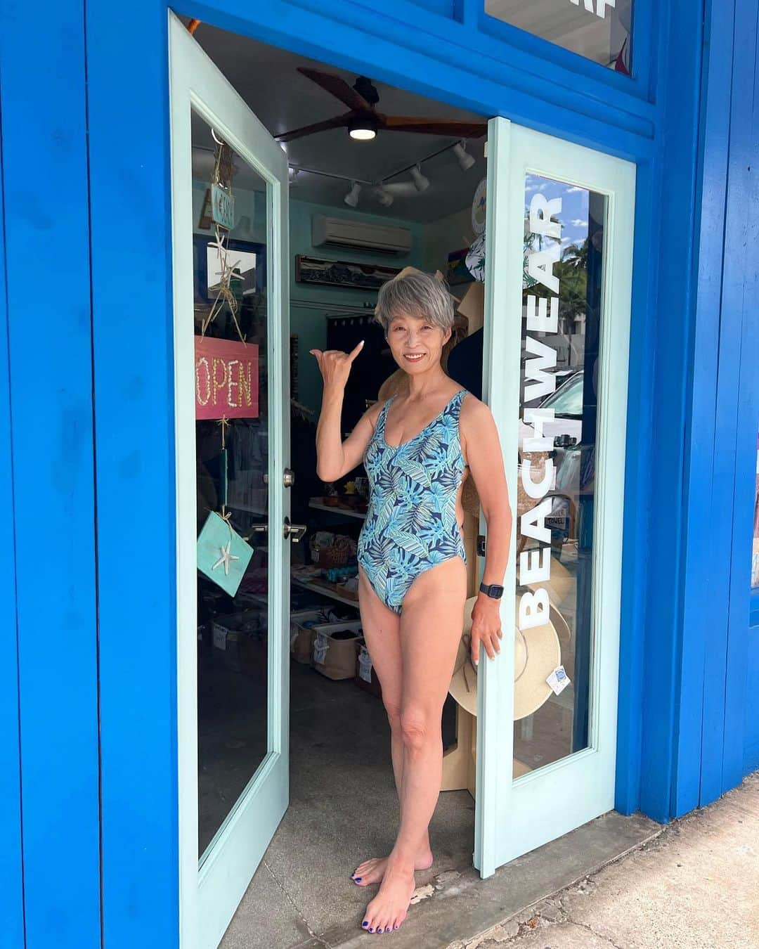 Pualani Hawaii Beachwearさんのインスタグラム写真 - (Pualani Hawaii BeachwearInstagram)「日本からいらしているマーメイドです🥰  スキンピーワンピースのKALAが、とーってもお似合い💕  プアラニの水着を着て、残りのハワイ時間も楽しんでください😆👙  ご来店ありがとうございました🥰  #水着 #ハワイの水着 #海好きな人と繋がりたい  #ハワイ旅行 #ハワイ好きな人と繋がりたい #ハワイ情報 #水着が好きな人と繋がりたい #bikini #hawaiivacation #モンサラット#monsarrat#エクササイズ#キャップ#綺麗な人#可愛い女子 #海外旅行#女子旅#トレーニング女子 #hawaii#hawaiilove #ハワイ」3月13日 2時46分 - pualani_monsarrat