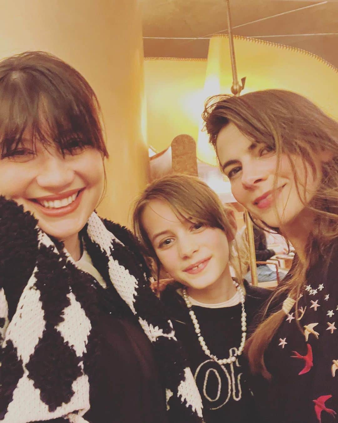デイジー・ロウのインスタグラム：「Today celebrating my extraordinary goddaughters 10th (!!!) birthday @the_berkeley with the most epic @cedricgrolettheberkeley tasting menu…   I can’t believe it was a decade ago that my spectacular friend @marthafreud birthed this heavenly creature & you & @flatnosegeorge asked me to be her fairy godmother 🥹  Celebrating you all today was the ultimate dream. I love you more than words could ever express. Here’s to the next epic decade by your side ♥️♥️♥️」
