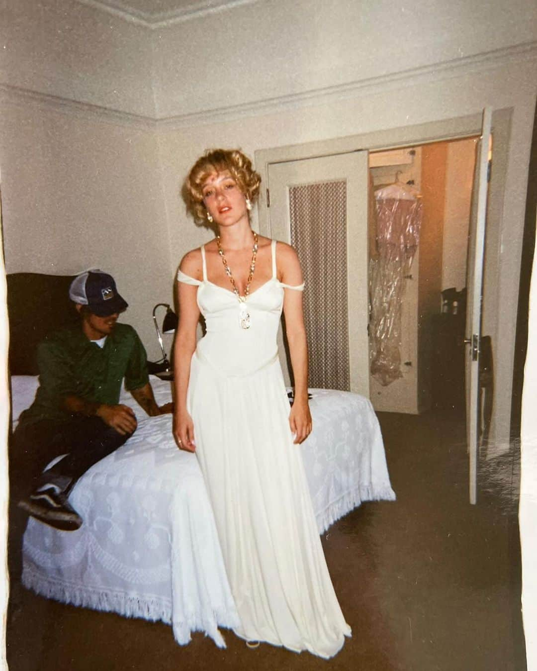 クロエ・セヴィニーさんのインスタグラム写真 - (クロエ・セヴィニーInstagram)「#vanityfair Oscar party #2002 #workingactress in vintage #hollyharp from @decadesinc and 70’s @bulgari jewels hair by @jaydiola make up @jilliandempsey  2002, Halle Berry won best actress for Monsters Ball and Denzel for Training Day respectively.」3月13日 3時16分 - chloessevigny