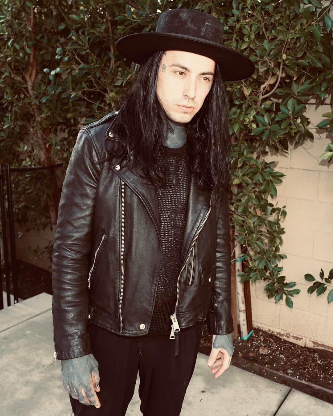 ロニー・ラドクのインスタグラム：「feelin lucky punk?」