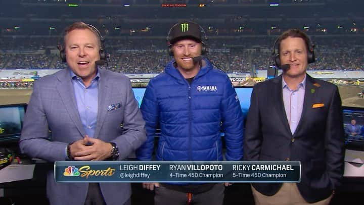 リッキー・カーマイケルのインスタグラム：「Good time having my @titletwofour partner @ryanvillopoto in the booth last night for a quick chat with me and @leighdiffey before the main events.」