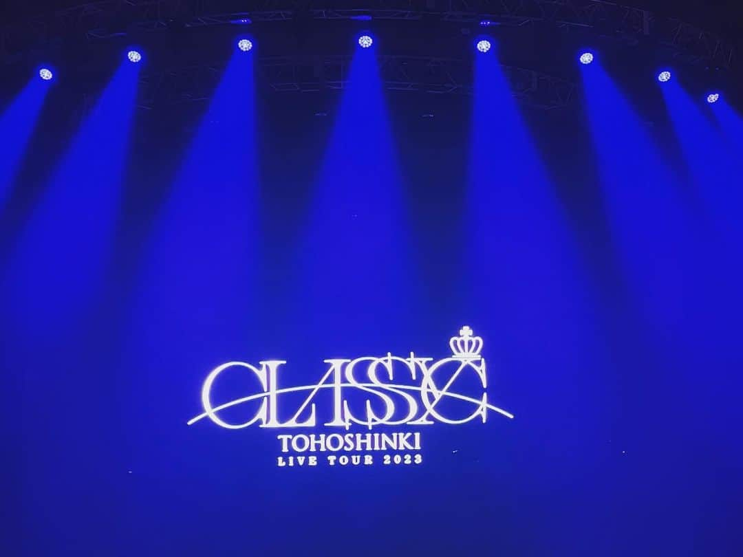 SAMさんのインスタグラム写真 - (SAMInstagram)「東方神起LIVE tour2023 〜CLASSYC〜 サンドーム福井 2日目　無事終了。  福井初日にちょっとしたトラブルがあったと聞いたので心配だったが、気合い入れの段階で気持ちを引き締め直していきましょうと言うメンバーの声もあり、2日目は 最高のLIVEを届けることができた。 ドームに行く頃にはとてつもなく仕上がった状態が期待出来る。  メンバー、ファンの方々、全てのスタッフの方々、バンドチーム、ダンサーズ、お疲れ様でした！  ノドグロ寿司弁当マジ神！  #東方神起 #東方神起LIVEtour2023CLASSYC #yunho #Changmin #サンドーム福井 #WBC」3月13日 15時07分 - sam0113