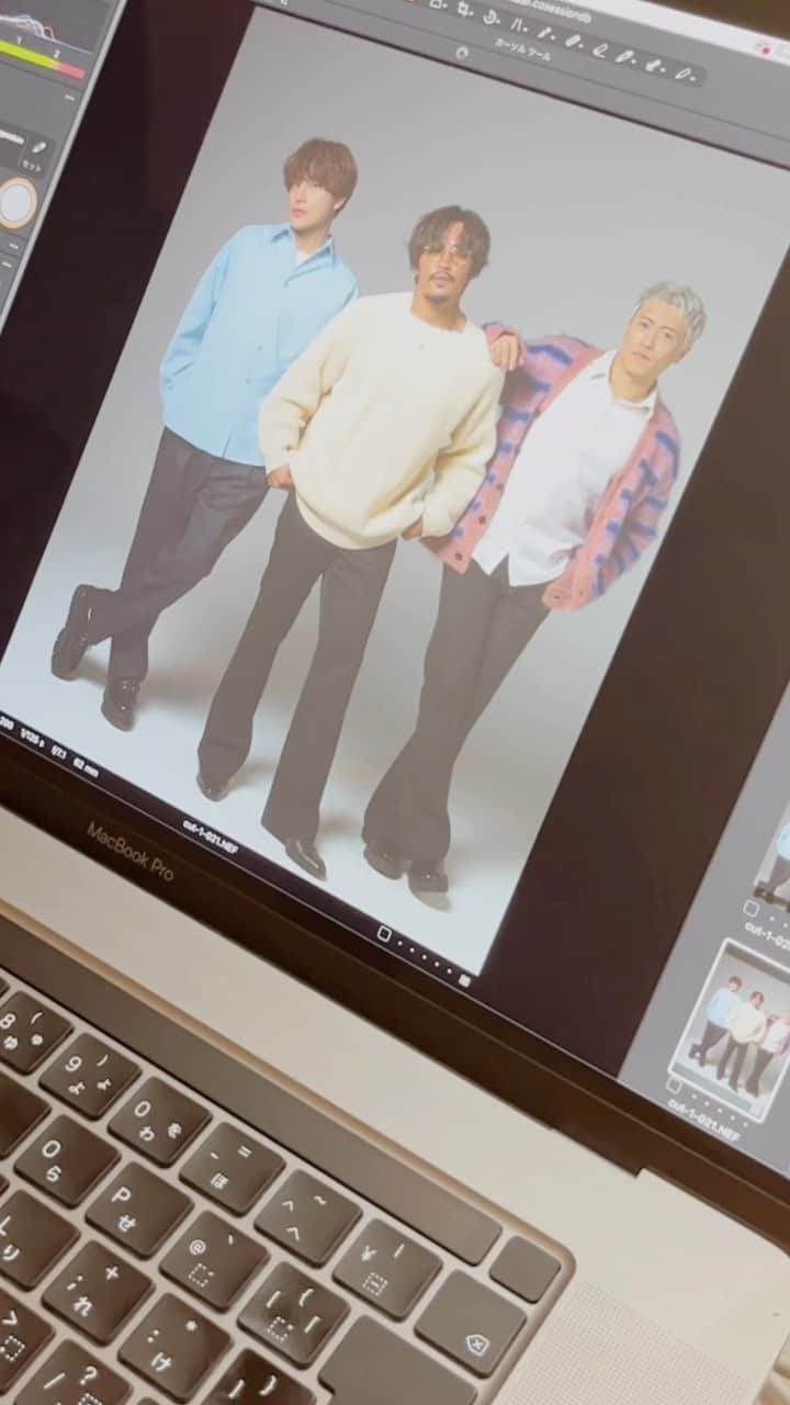 JJのインスタグラム：「先日公開した @generations_official さんのインタビューはもう読んでいただけましたか❓こちらはその時の撮影の様子🙈❤️  カッコいいポージングからすこしコミカルな腕相撲ショットまでたくさん撮らせていただきました🤳  その後行われたインタビューでは優しい心遣いと和やかな雰囲気で、チームJJもメロメロ🥺  原稿を書きながら思わずスタッフも吹き出したメンバーの仲の良さが伝わる【僕の取扱説明書】インタビュー、まだの方はぜひご覧ください❤️Twitterではチェキプレゼントも実施しております☺️  @yuta_nakatsuka_official @alan_shirahama_official  #数原龍友 #generations #dreamers」