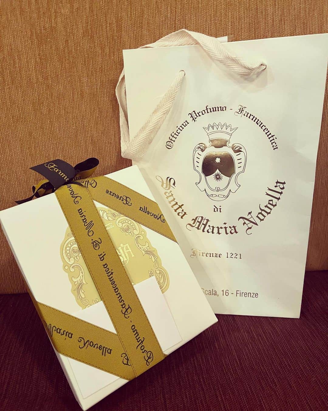 カン・ユンジのインスタグラム：「Thank YOU for the gift 🎁!  잘 쓸 게 고마워잉♥️ プレゼントありがとう〜」