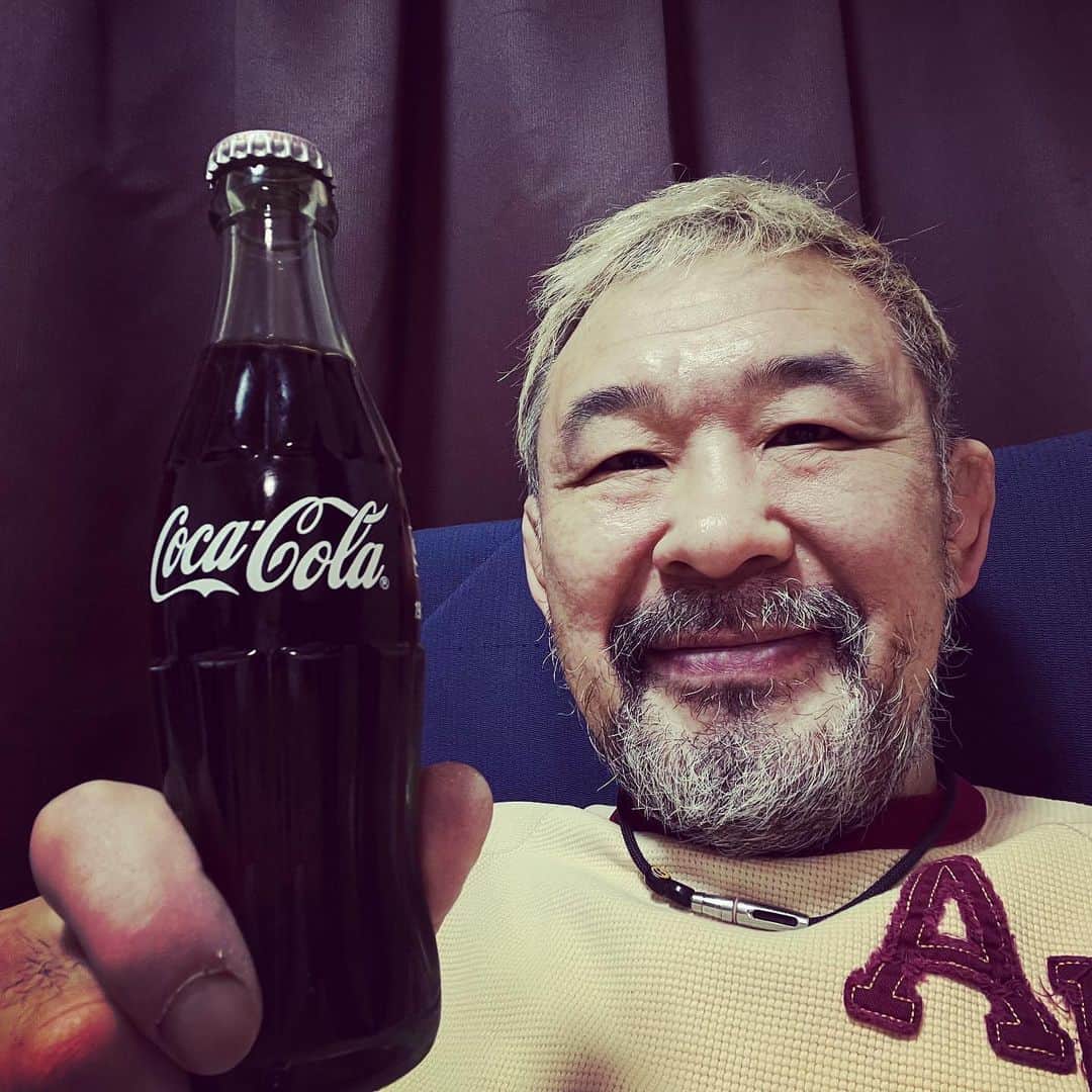 saku39shopさんのインスタグラム写真 - (saku39shopInstagram)「. 【I feel Coke♪】 . 昨日、内容量190mlのビンのコーラを見つけました。 美味しかった！　量といい味といい最高！ . ちなみに正露丸って下痢止めなんですね。 初めて知りました……。 . #桜庭和志 #コーラ #正露丸」3月13日 13時45分 - saku39ks