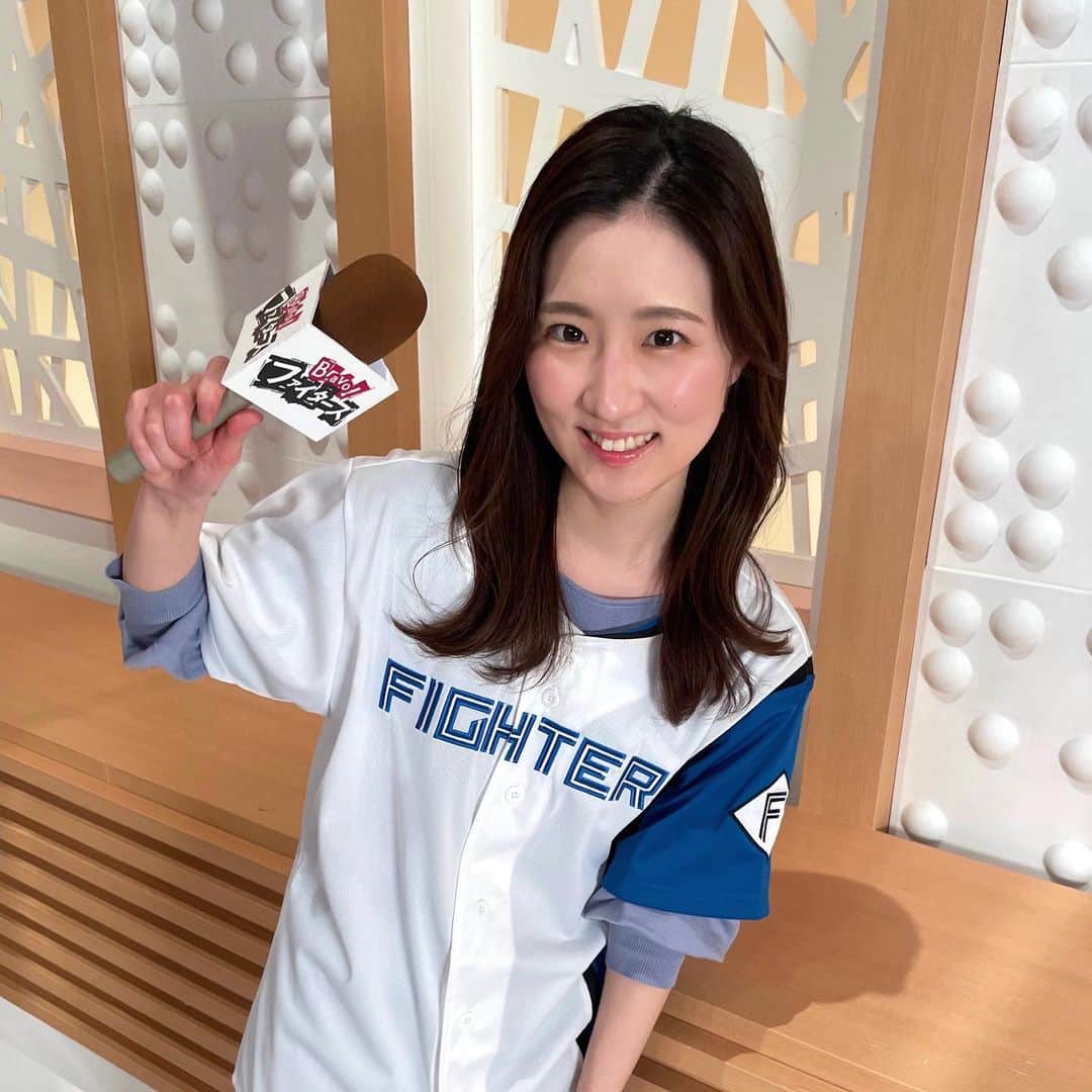 世永聖奈のインスタグラム：「🏟 ⁡ ⁡ 『エスコンフィールドHOKKAIDO全て見せますSP』 HBCで明日13時55分から生中継！ ⁡ 私は球場内リポート担当です Fビレッジのありとあらゆる所へ 移動しながらお伝えしていきます ⁡ 先週大勢のスタッフとの打ち合わせを終え 明日のことを妄想する日々が続きました 記念すべき日に携われることに感謝して 多くの皆さんに楽しんで頂ける中継にします ⁡ ぜひHBCテレビでお楽しみください♡ ⁡ ⁡ そして！もう1人のリポーターは HiHi Jets 髙橋優斗 さんです 初めて一緒にお仕事したとき "新球場行ってみたいんです"と 話していたのが懐かしいです^ ^ ⁡ みんなで盛り上げますよ〜！ ⁡ ⁡ #エスコンフィールド北海道 #エスコン #北海道日本ハムファイターズ #ファイターズ #lovefighters #HBC #北海道放送 #野球 #生中継 #ブラボーファイターズ #解説 #岩本勉 さん #実況 #山内要一 アナ #リポーター #hihijets #髙橋優斗 さん #🛼  #アナウンサー #世永聖奈 ⁡」