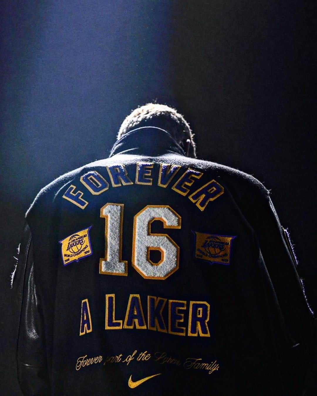 のインスタグラム：「Forever a Laker 💜💛」