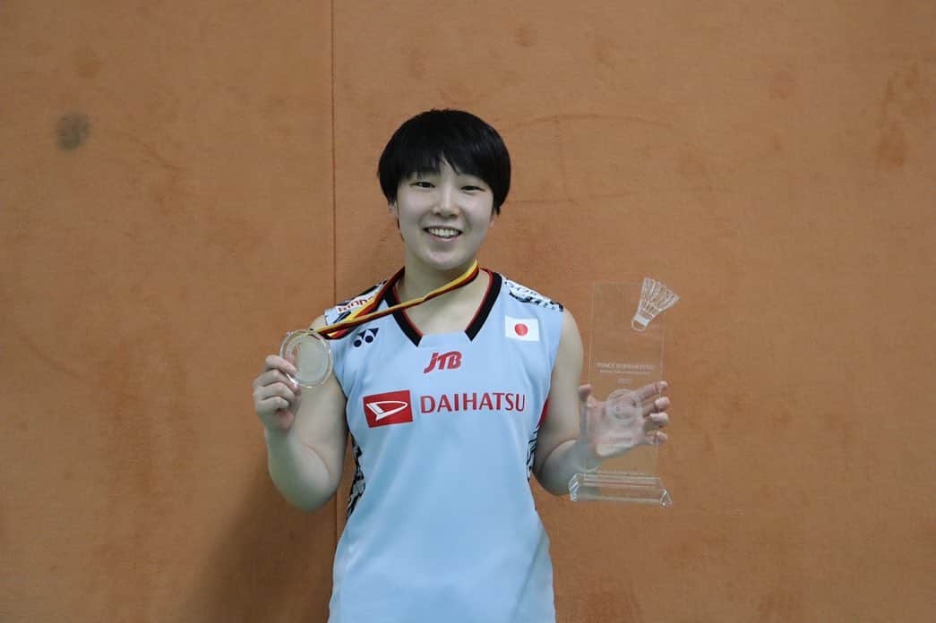山口茜のインスタグラム：「..  German Open 2023 🥇 応援ありがとうございました！  スーパーでドイツにしか売ってないHARIBOとマリオのコラボグミ見てたら、なぜか袋が破れちゃって買いました。 マシュマロ付きじゃないスーパーキノコが入ってなくて残念でした🍄  Thank you for your support🇩🇪  #鍋も食べたよ #スープも飲んだよ」