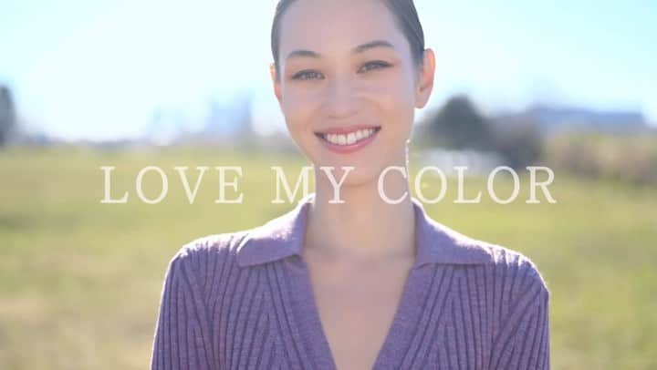 花盛友里のインスタグラム：「ムービーも🤍  歩くところとか止まるところとか光が入る瞬間とかお気に入り！」