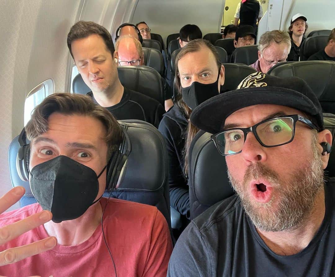 Jimmy Eat Worldのインスタグラム：「Comin in hot. On our way to Brisbane for a rock show tonight. Can’t wait to see you guys. @mychemicalromance #coachlife」