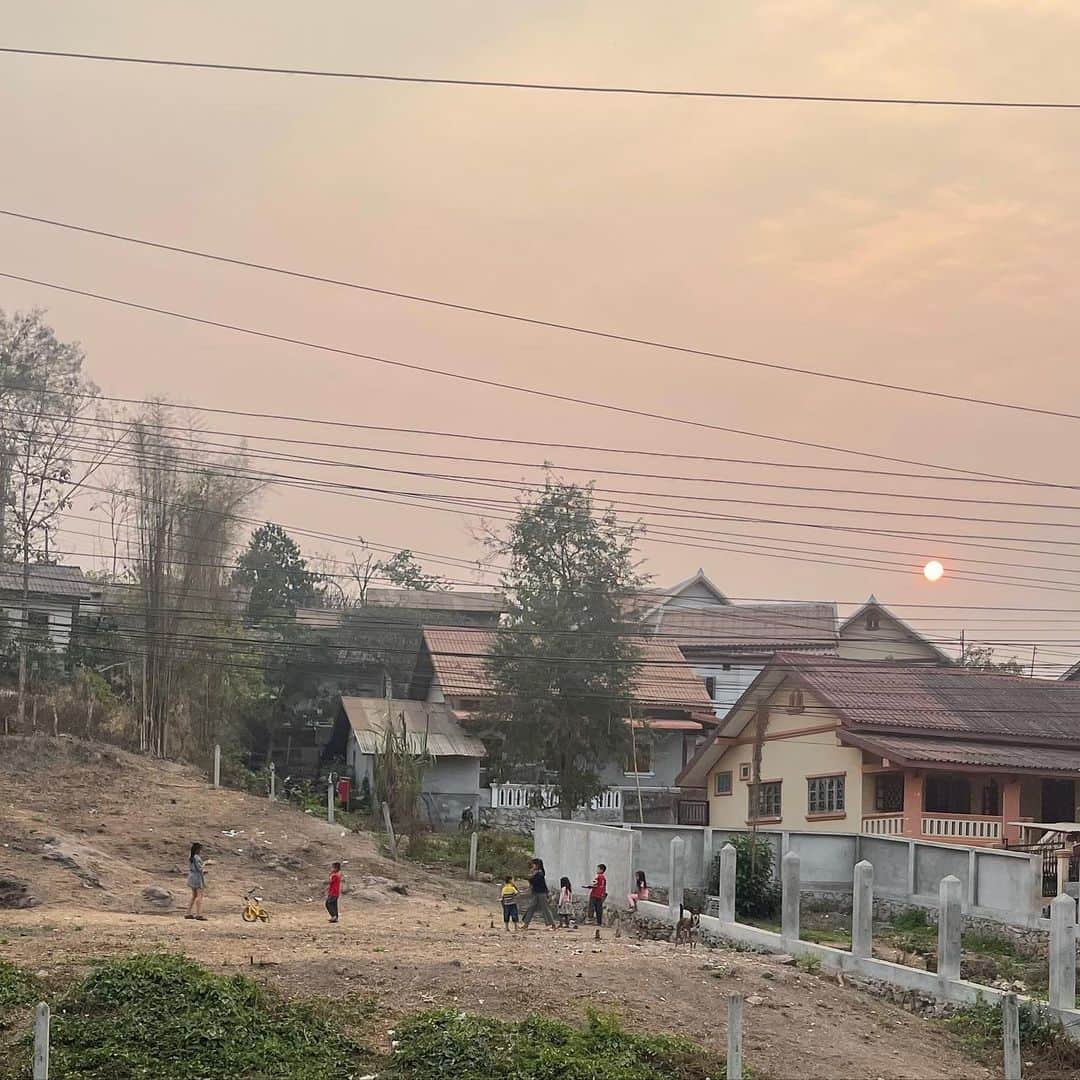 のインスタグラム：「🇱🇦 ゆうやけ」