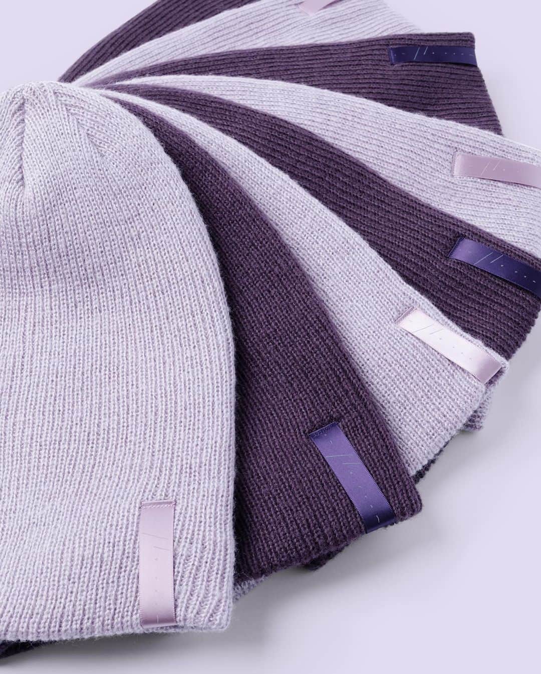 ジェイソン・モモアさんのインスタグラム写真 - (ジェイソン・モモアInstagram)「Repost from @soill • We're busting at the seams over the launch of the Unity Purple and Yaya Lavender collection so we're offering you 15% off the matching Unity Purple or Yaya Lavender beanies. @prideofgypsies #soill #ontheroam #beanies #takehold #climber #climb #tee #flipflops #unitypurple #yayalavender」3月13日 9時09分 - prideofgypsies