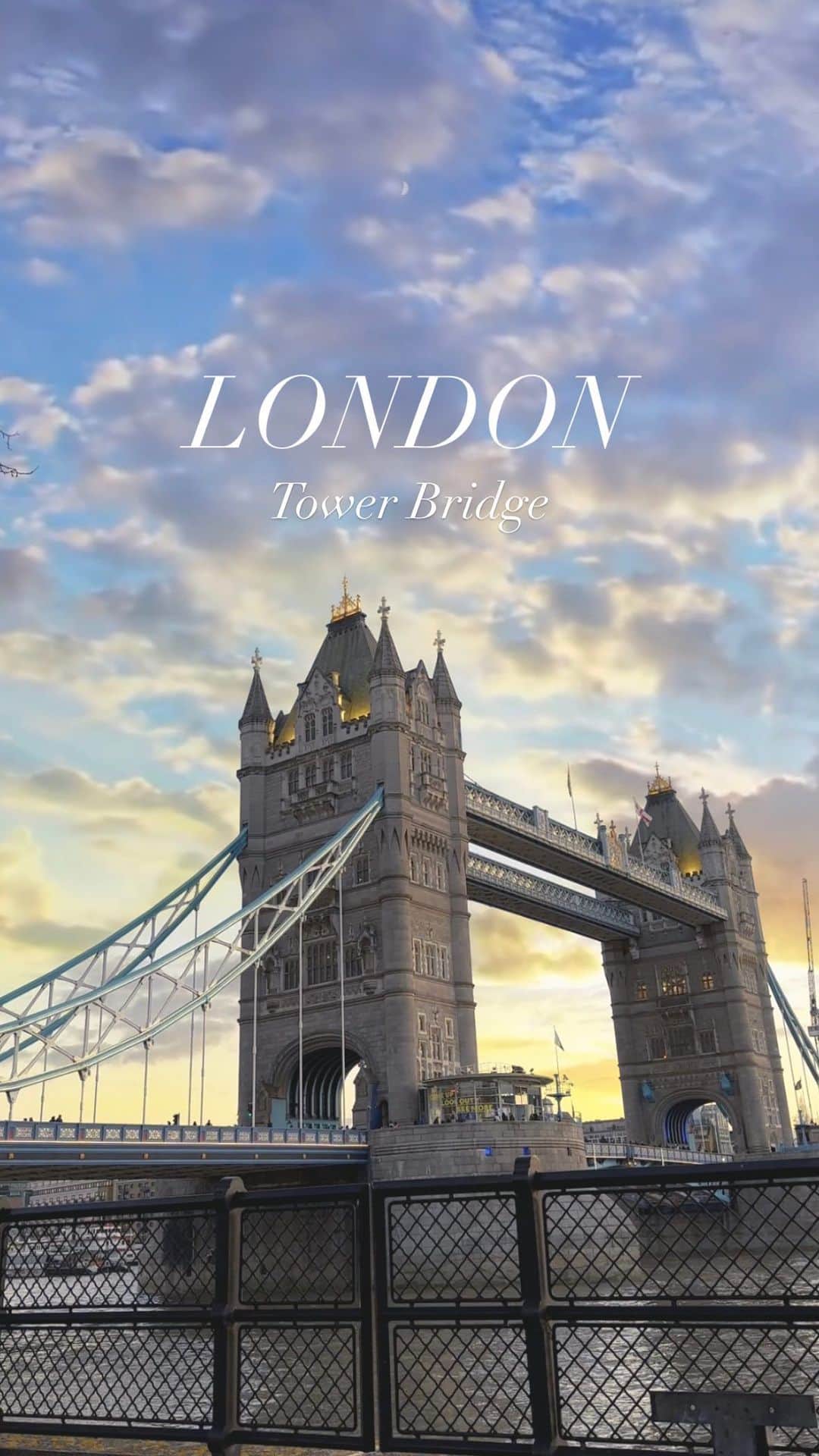 下仮屋カナエのインスタグラム：「Tower Bridge🇬🇧💙 . . #towerbridge  #londonlife #thisislondon  #lovelondon   #british #ロンドン  #ロンドン旅行  #ロンドン生活」