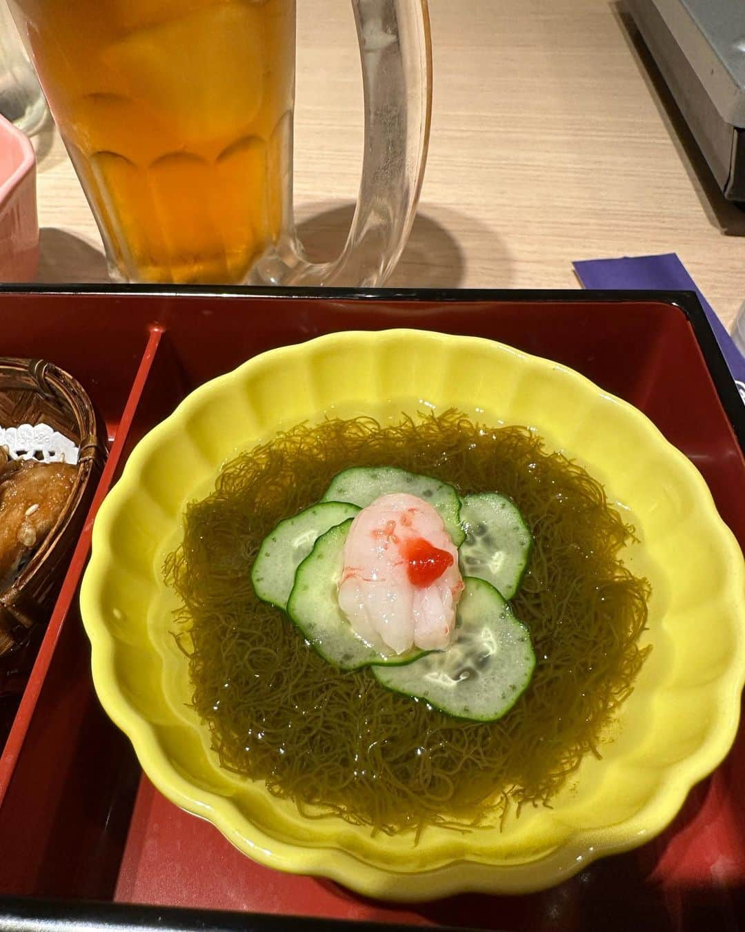 イトウジュン（タイ料理研究家）さんのインスタグラム写真 - (イトウジュン（タイ料理研究家）Instagram)「期間限定本日3月12日スタート　両国駅東口直結の 【ちゃんこ霧島　両国江戸NOREN】 @chanko.kirishima  ★三月場所開催期間中限定★  大阪名物たこ焼きちゃんこ鍋‼️ ちゃんこ鍋の中にたこ焼き⁉️⁉️ とろ〜り溶けてたこ焼きから出汁がでてめっちゃ合うんです😋😋 一度食べるとハマりそう ★刺身盛り、霧島の手羽先、季節のお料理　 ★〆のうどん、香の物 4950円です〜  電話&WEB予約限定  【ちゃんこ霧島　両国江#くNOREN店】 東京都墨田区横網1-3-20 1F 03-3621-0075  ランチ11：00～15：00 ディナー　17：00～22：00 【土日祝】11：00～22：00  #両国グルメ  #ちゃんこ鍋 #ちゃんこ霧島 #三月場所 #三月場所開催 #両国国技館  #両国江戸noren  #たこ焼きちゃんこ #ちゃんこ鍋にたこ焼き #大阪名物 #たこ焼きちゃんこ #たこ焼き #相撲好き #相撲ファン #両国 #期間限定 #ちゃんこ鍋が美味しい  #両国国技館 #飲み放題 #飲み放題あり  #グルメスタグラム」3月13日 9時28分 - junito.13